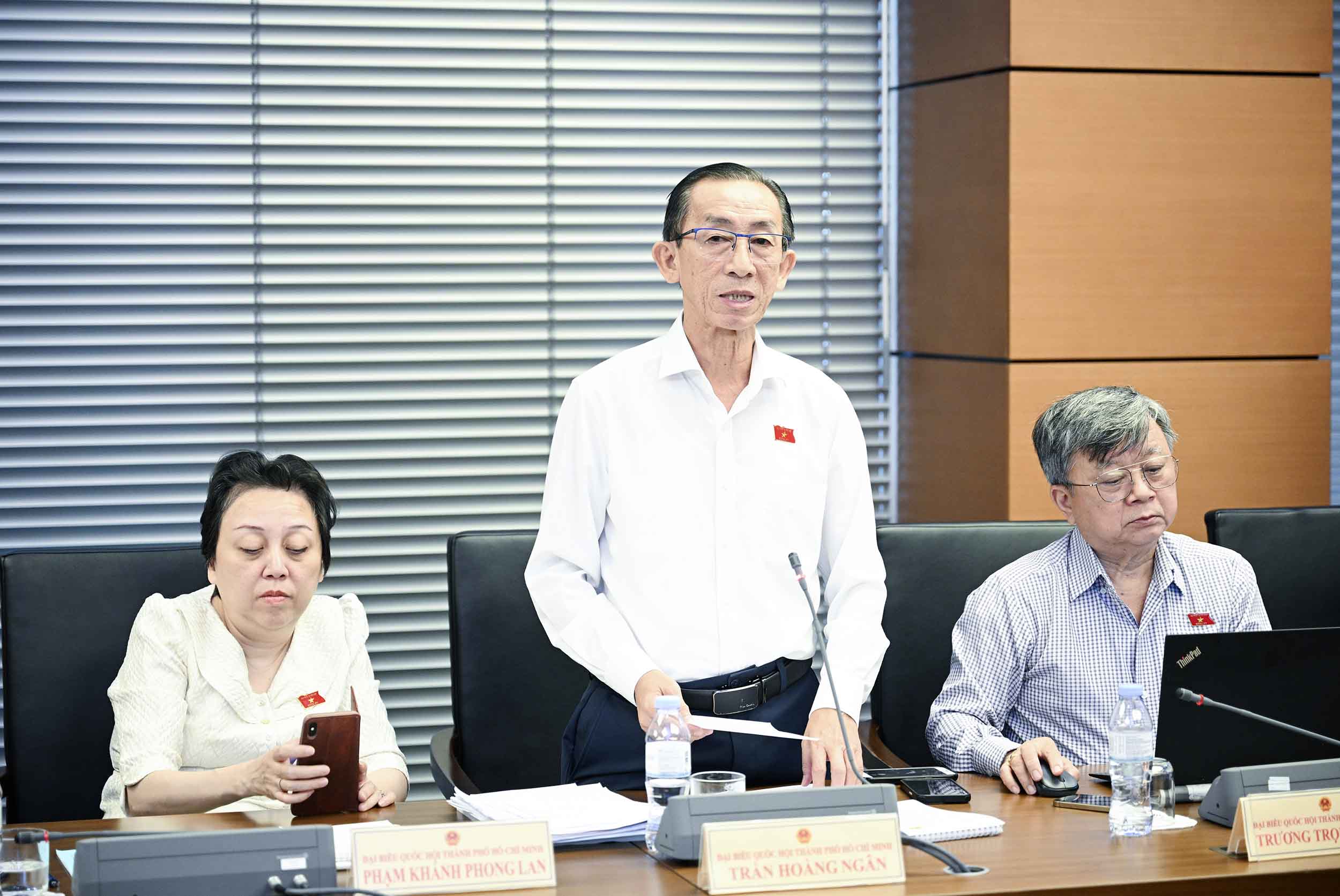 ĐB Trần Hoàng Ngân: Nhiều dự án dở dang, nhiều công trình cứ nằm đó trơ trọi nhiều năm không thể hoàn thành