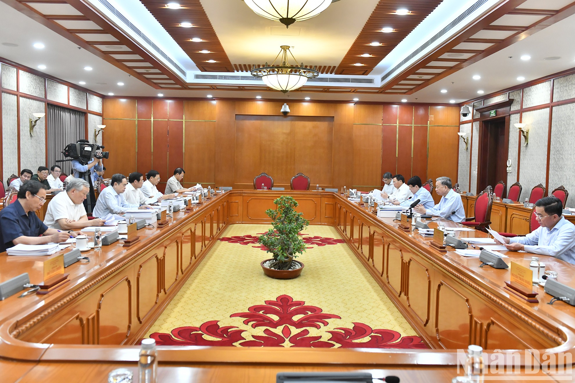 bo-chinh-tri-hop-cho-y-kien-ve-quy-hoach-tp-hcm.jpg