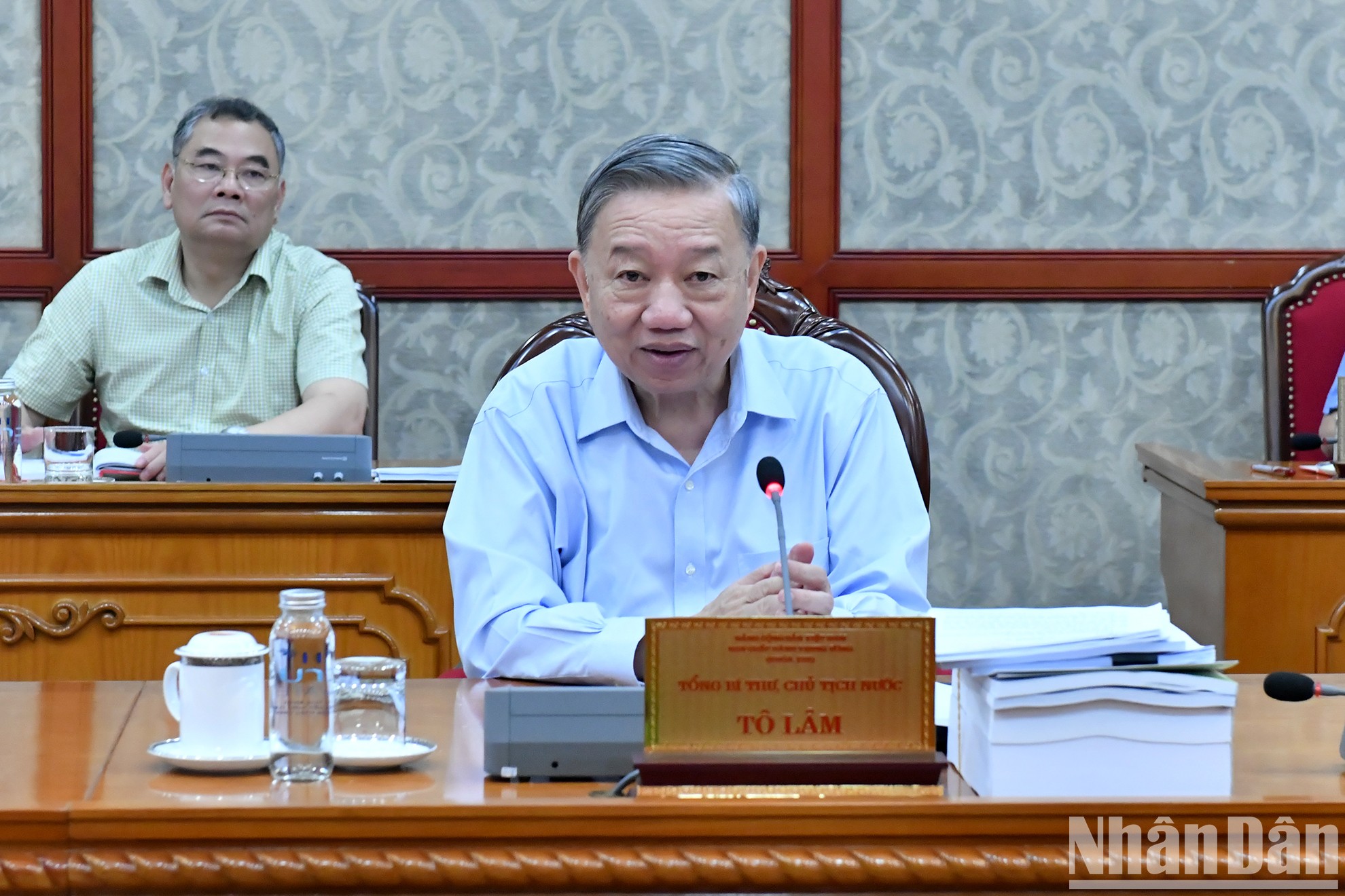 bo-chinh-tri-hop-cho-y-kien-ve-quy-hoach-tp-hcm-tong-bi-thu-to-lam.jpg