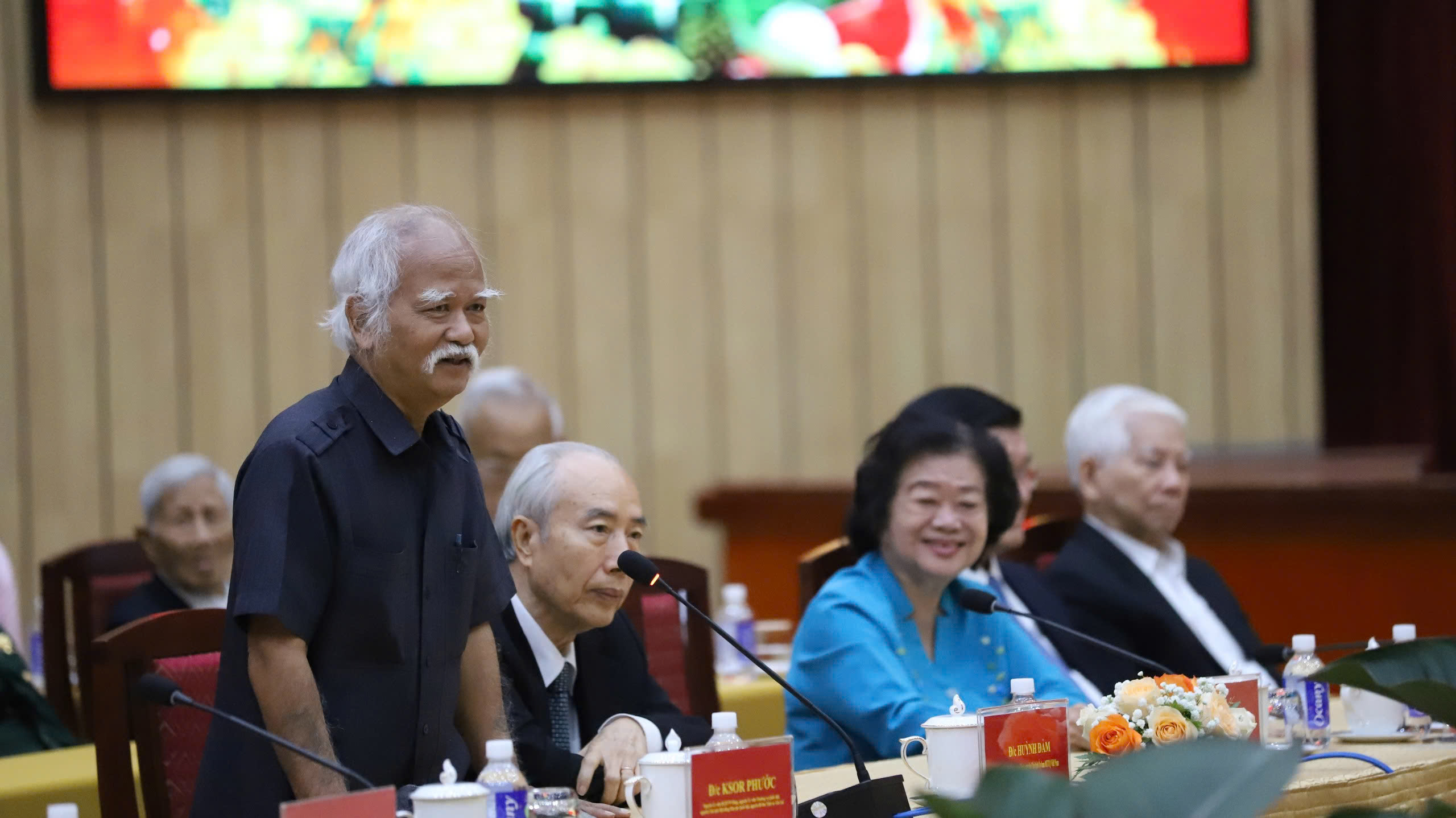 Tổng Bí thư Tô Lâm: Cải cách mạnh mẽ hệ thống tài chính, ngân hàng và tiền tệ-hinh-anh-tong-bi-thu-to-lam-gap-mat-can-bo-lao-thanh-cac-tinh-thanh-phia-nam-4.jpg