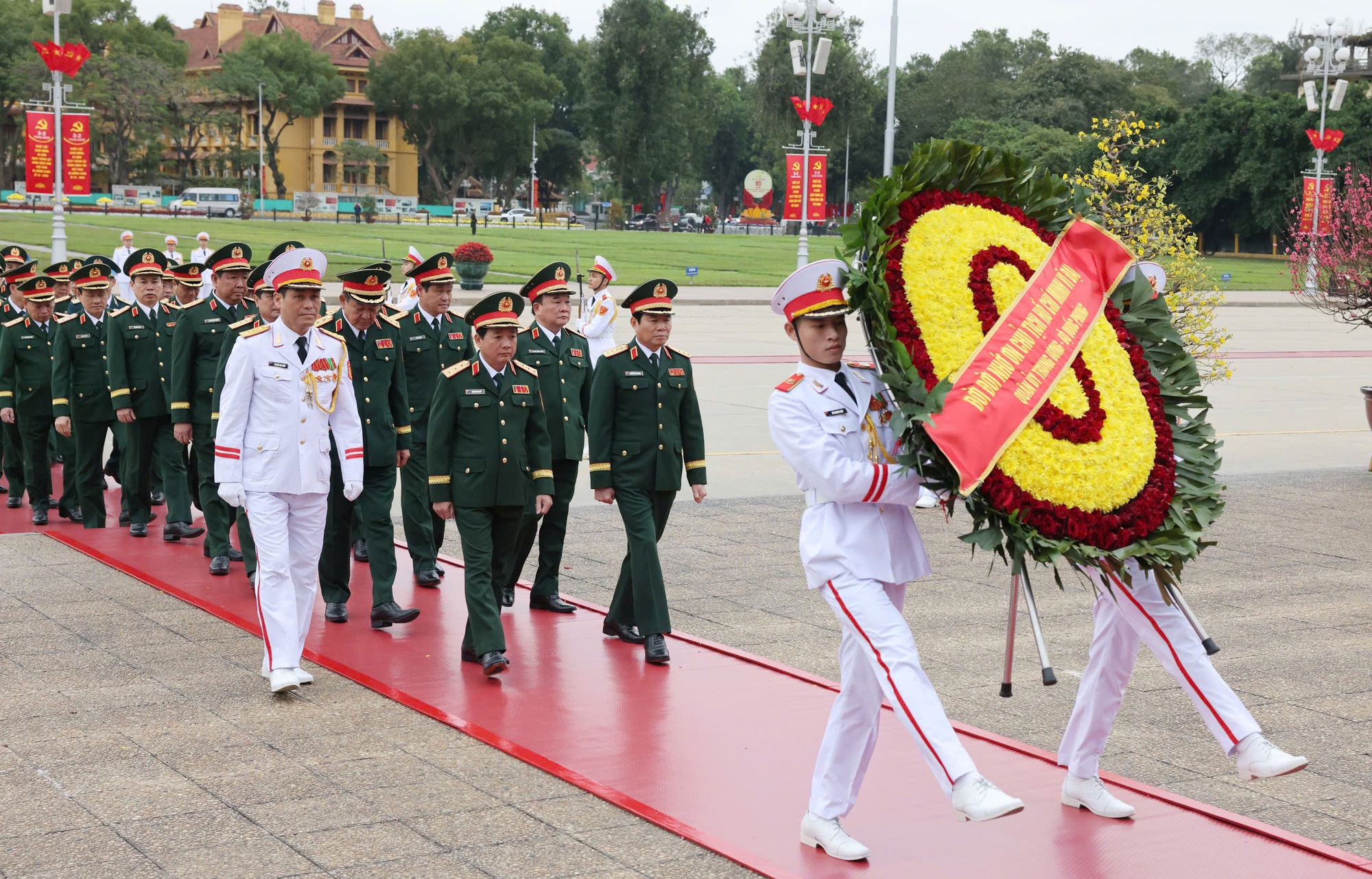 lanh-dao-dang-nha-nuoc-vao-lang-vieng-chu-tich-ho-chi-minh-nhan-95-nam-ngay-thanh-lap-dang-2.jpg