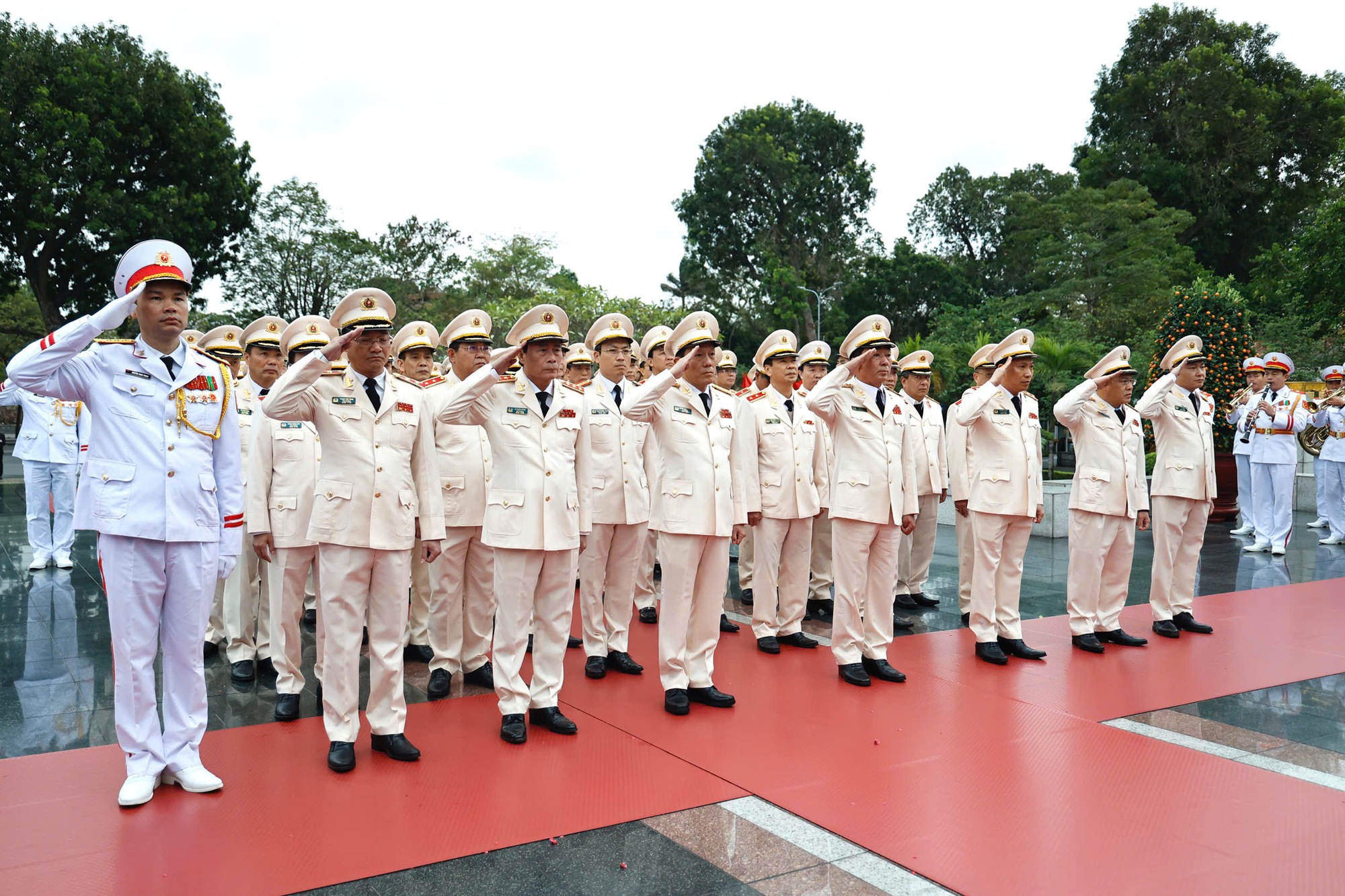 Lãnh đạo Đảng, Nhà nước vào Lăng viếng Chủ tịch Hồ Chí Minh nhân 95 năm ngày thành lập Đảng