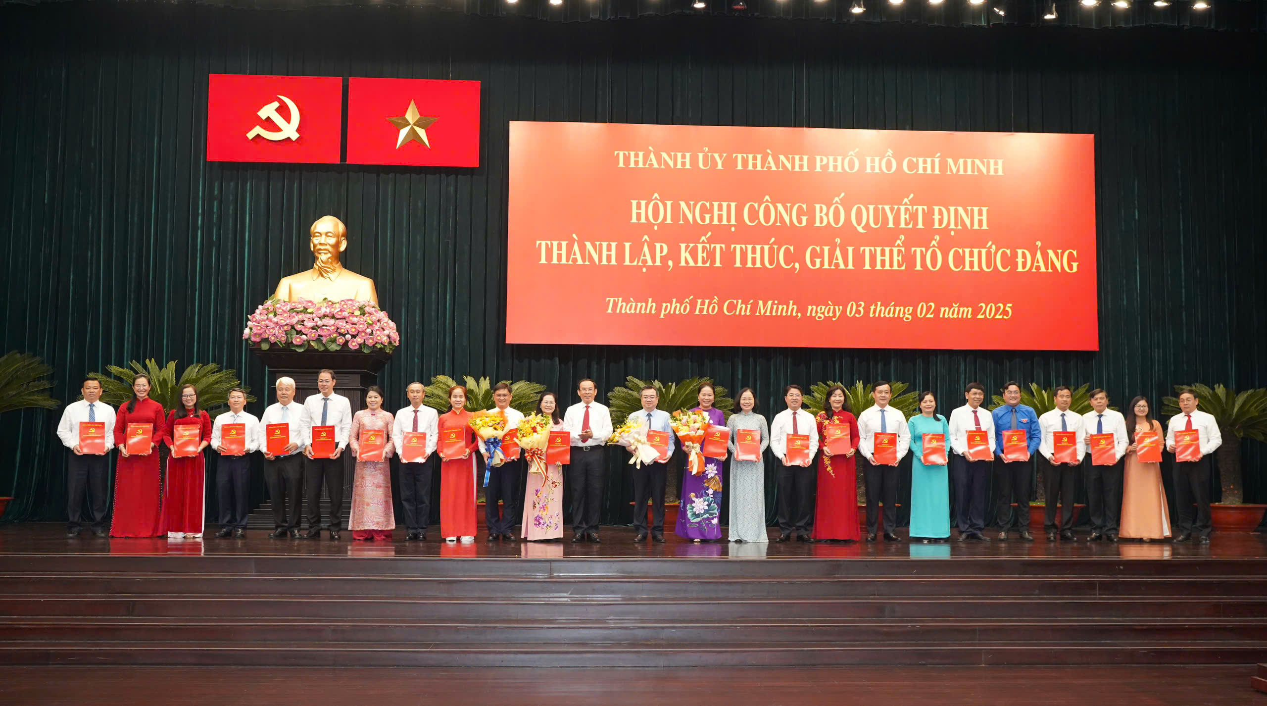 pho-bi-thu-thuong-truc-nguyen-thanh-nghi-lam-bi-thu-dang-uy-cac-co-quan-dang-tp-hcm-1.jpg