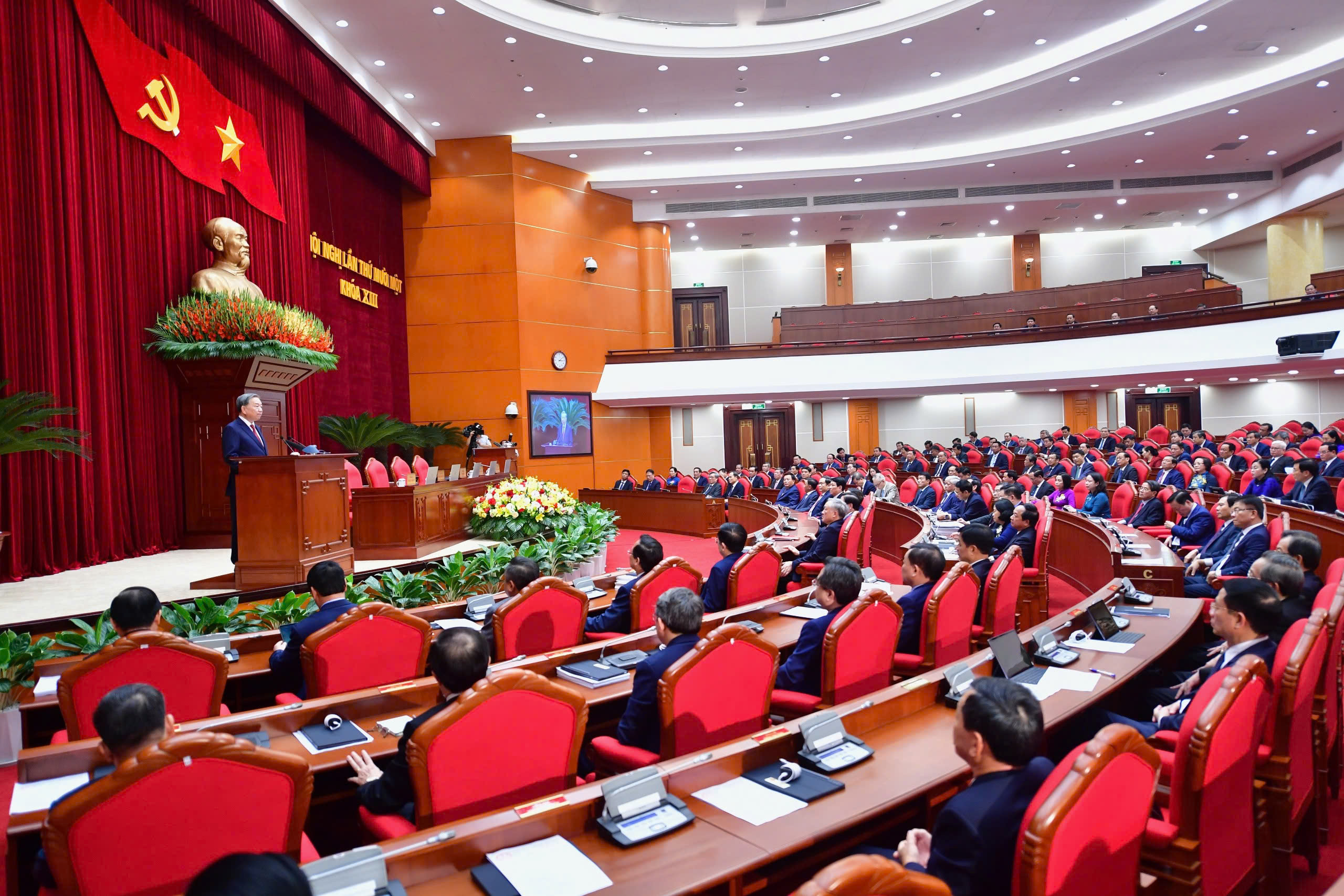 trung-uong-thong-nhat-thong-qua-cong-tac-nhan-su-dai-hoi-xiv-2.jpg