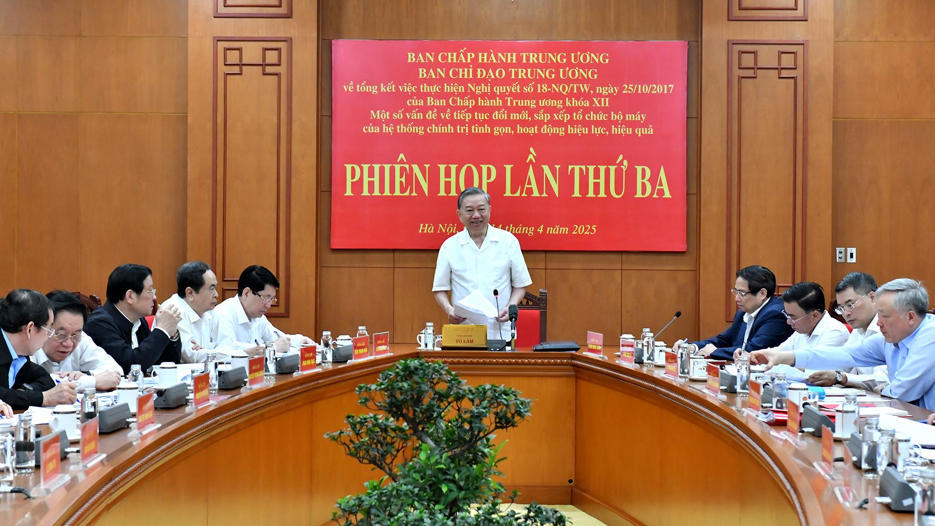 tong-bi-thu-cuoc-cach-mang-tinh-gon-bo-may-dang-dien-ra-rat-khan-truong-quyet-liet-1.jpg