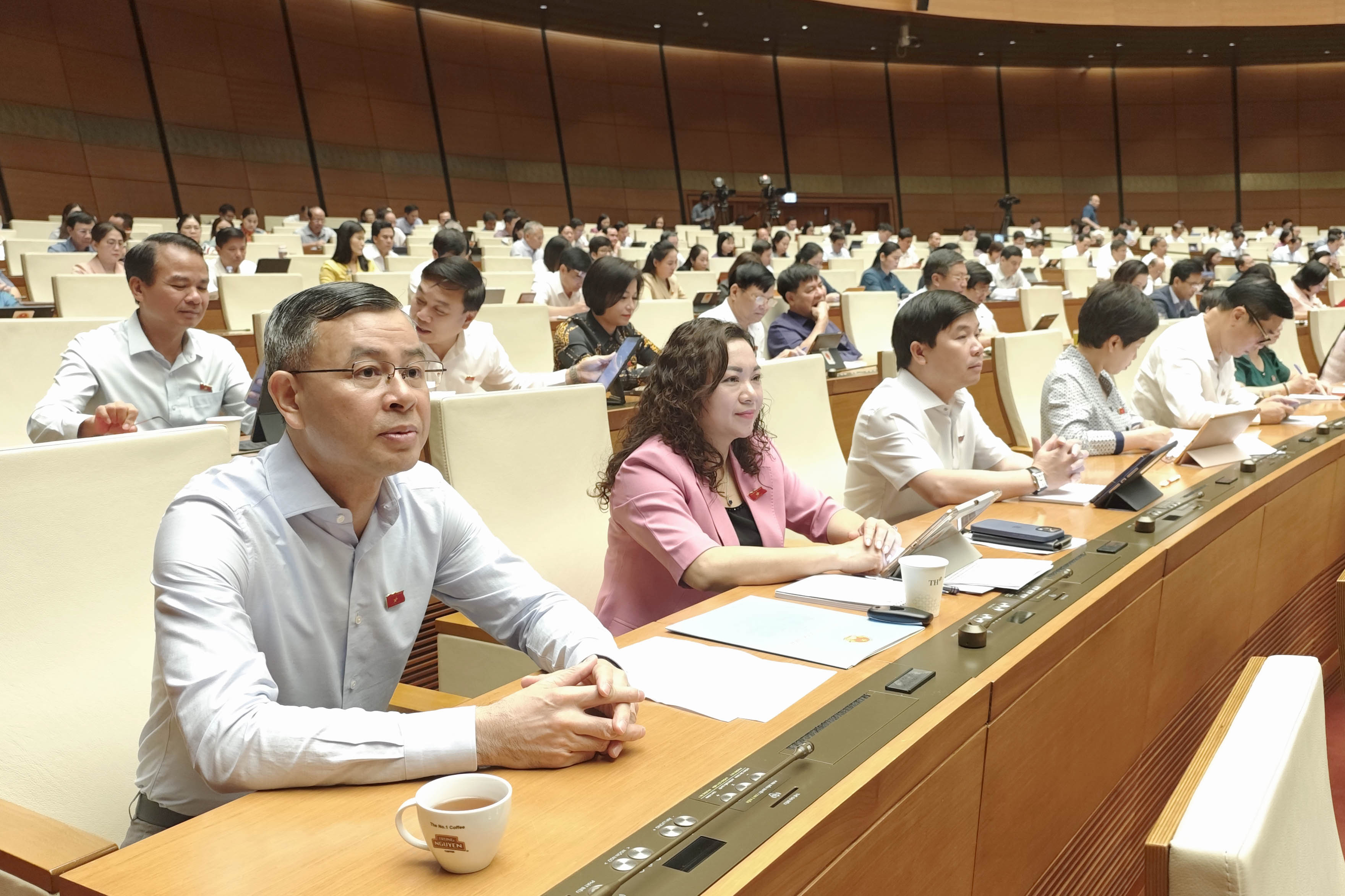 bo-tu-hinh-voi-8-toi-danh-can-doi-hai-hoa-de-bao-ve-quyen-con-nguoi.jpg