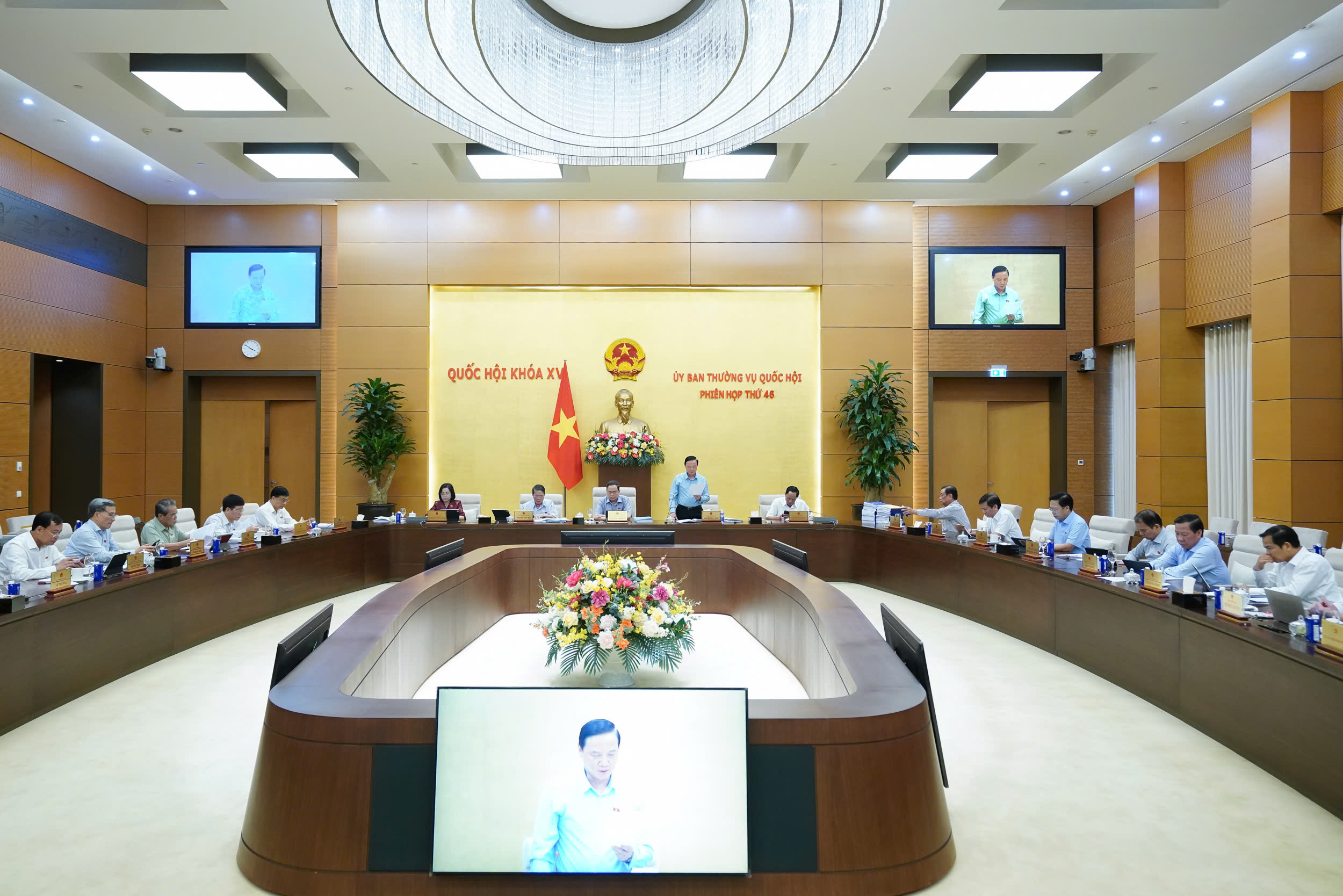 bo-truong-pham-thi-thanh-tra-noi-ve-thoi-khac-lich-su-cua-cuoc-cach-mang-tinh-gon-bo-may-hoang-thanh-tung-1.jpg