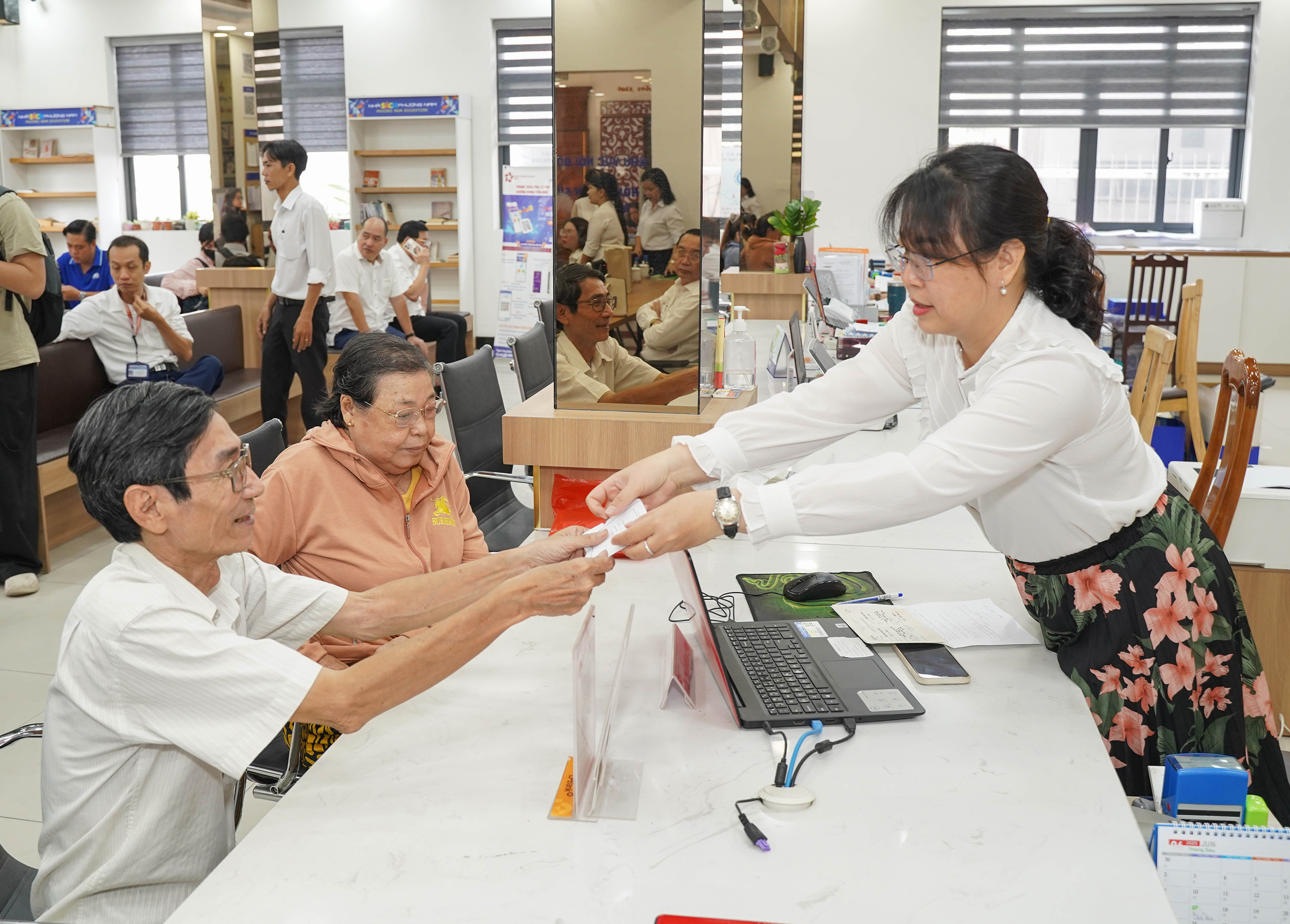 Để phường, xã vận hành 1.065 nhiệm vụ: Bộ máy phải tinh gọn, cán bộ đa nhiệm, chính quyền địa phương