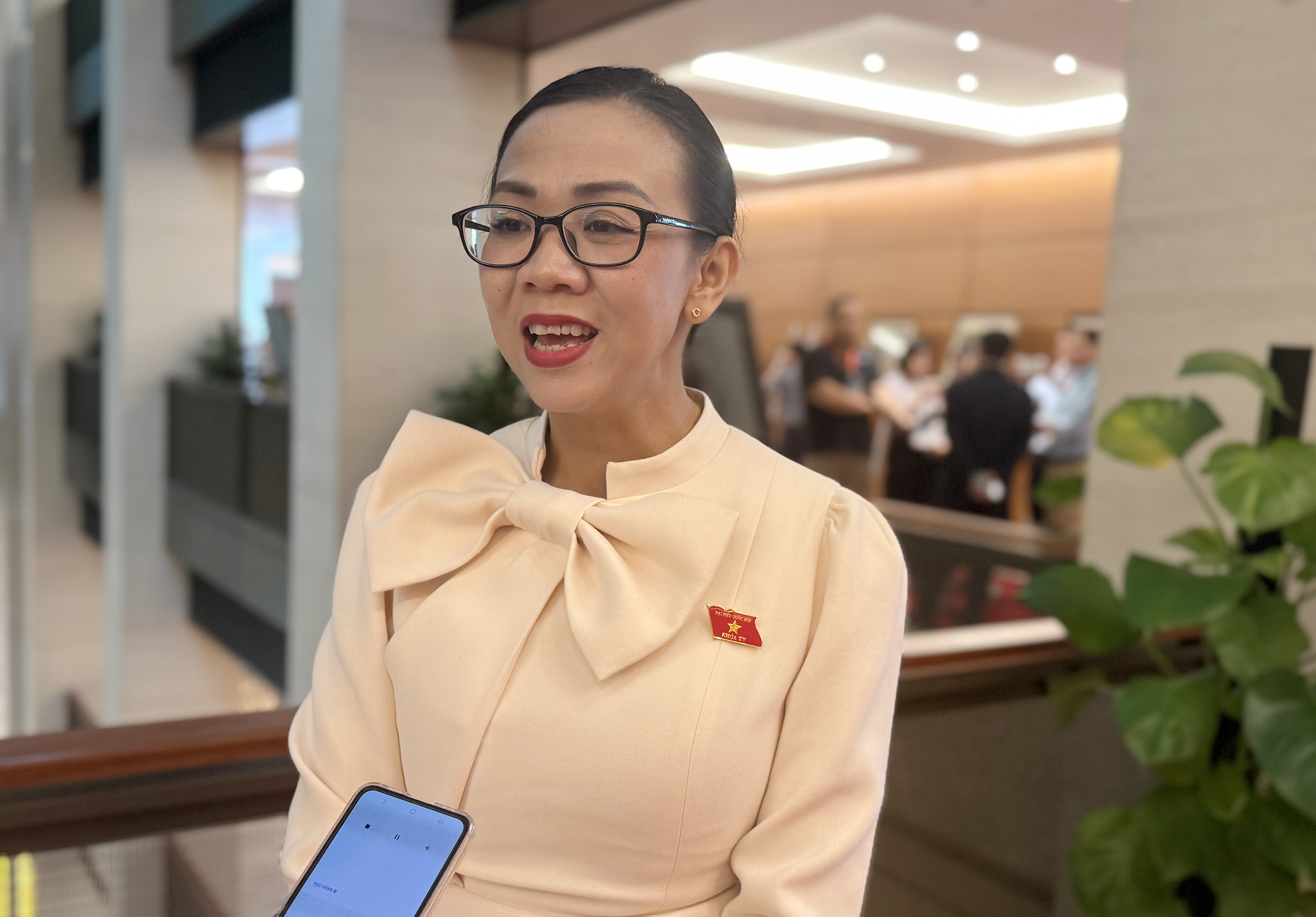 trinh-thi-tu-anh-de-khong-con-tieng-keu-ai-oan-giua-rung-xanh.jpg