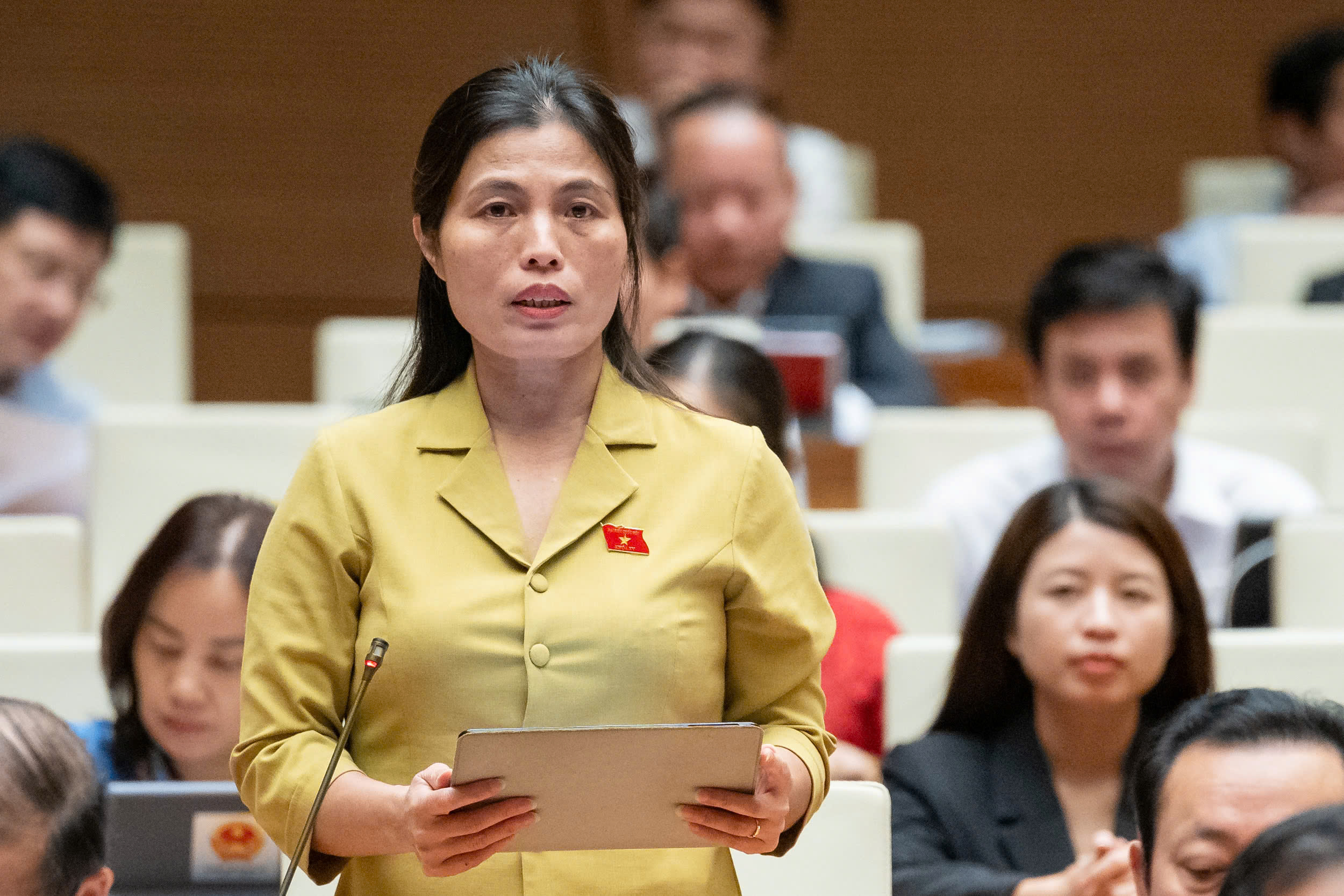 hom-nay-hai-tu-lenh-nganh-tai-chinh-giao-duc-dang-dan-chat-van-nhieu-van-de-nong-ho-thi-minh.jpg