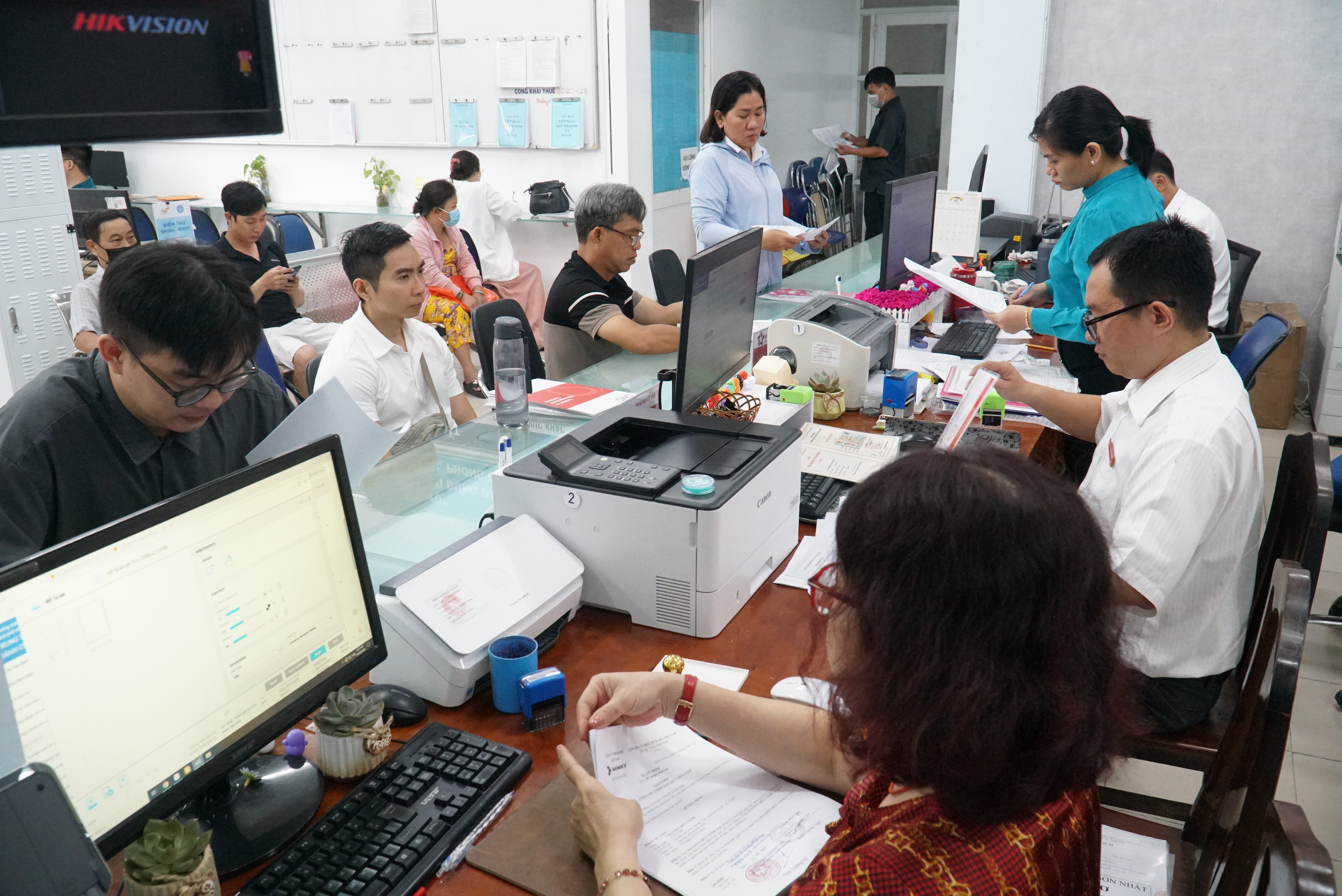 sua-nghi-quyet-98-kien-nghi-bo-sung-quy-dinh-bao-ve-can-bo-lam-ro-quy-luong-tinh-thu-nhap-tang-them.jpg
