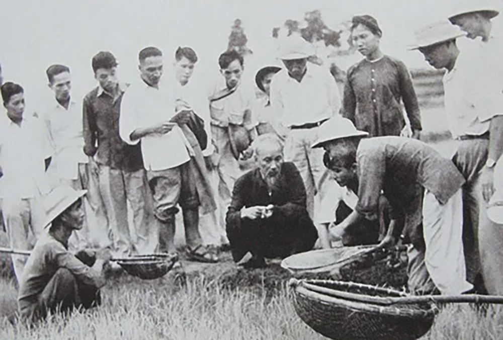 bac-ho-voi-nong-dan-quoc-oai copy.png
