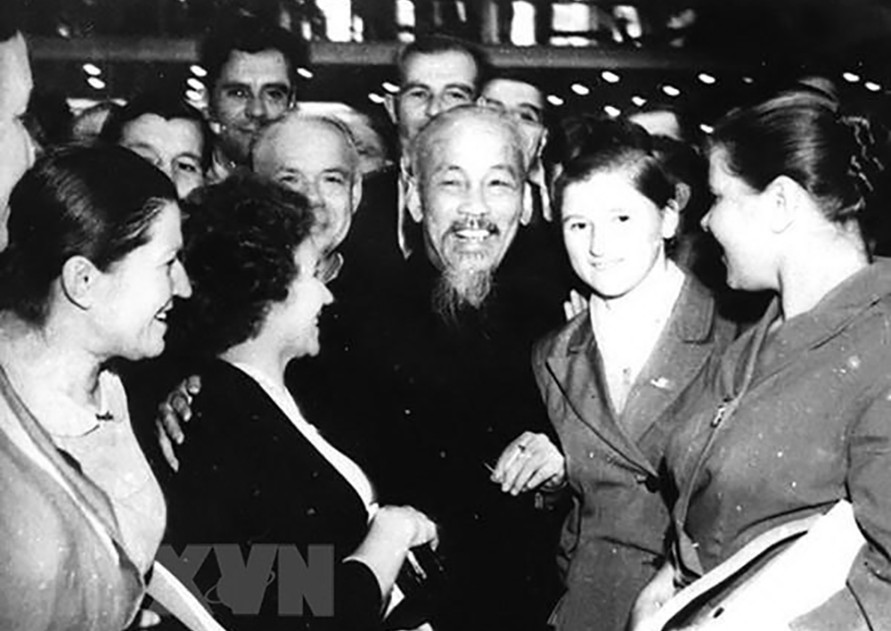 ho-chi-minh-lien-xo copy.jpg