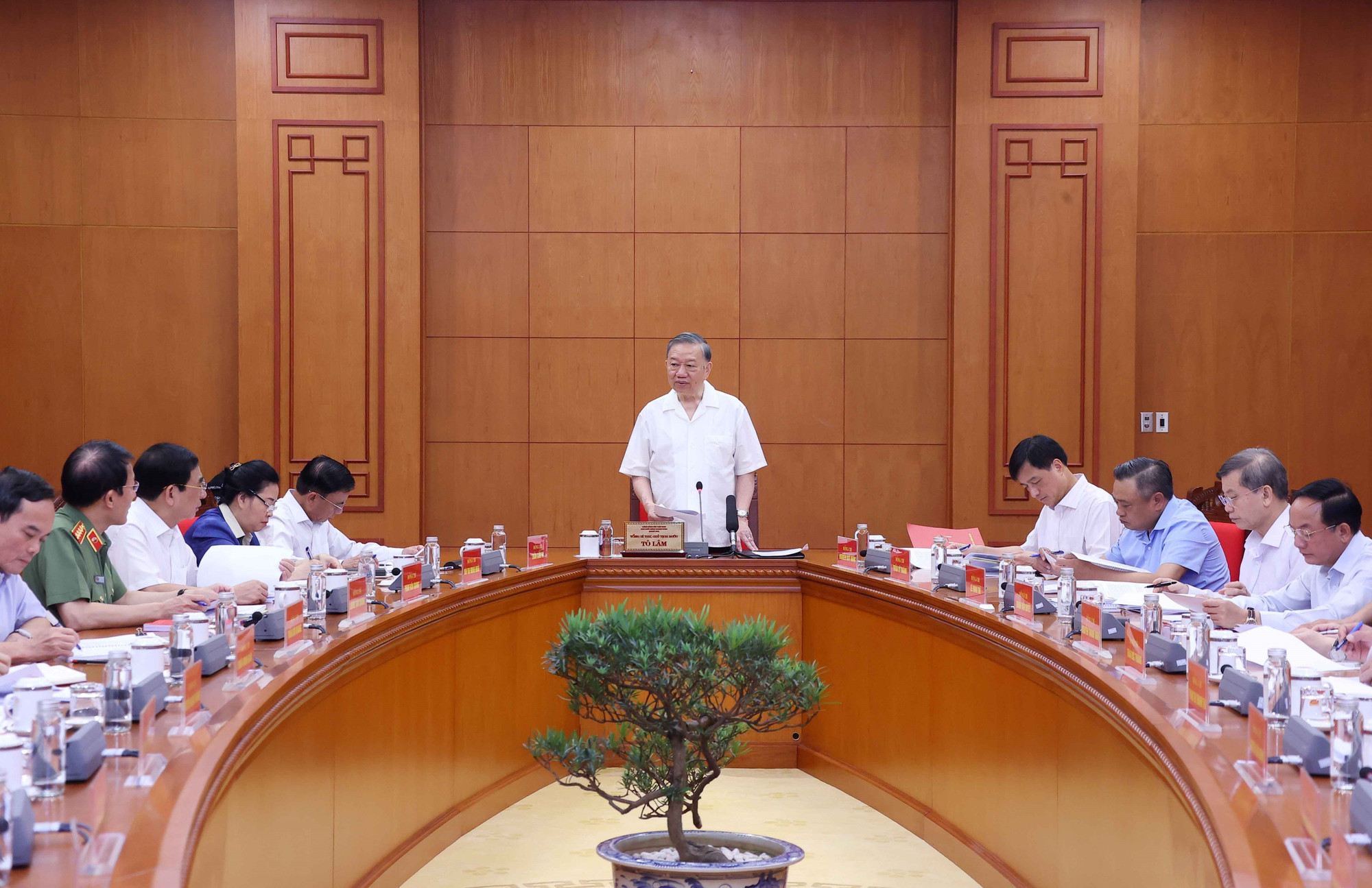tong-bi-thu-chu-tich-nuoc-chu-tri-lam-viec-ve-de-an-xay-dung-xa-hoi-trat-tu-ky-cuong.jpg