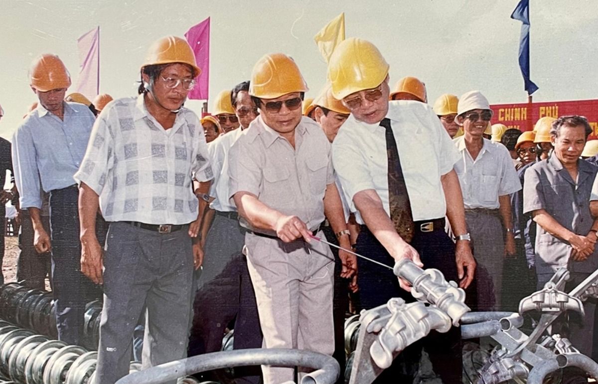 Bài 1: Đường dây 500kV, kỳ tích của ngành điện thế kỷ 20.jpg