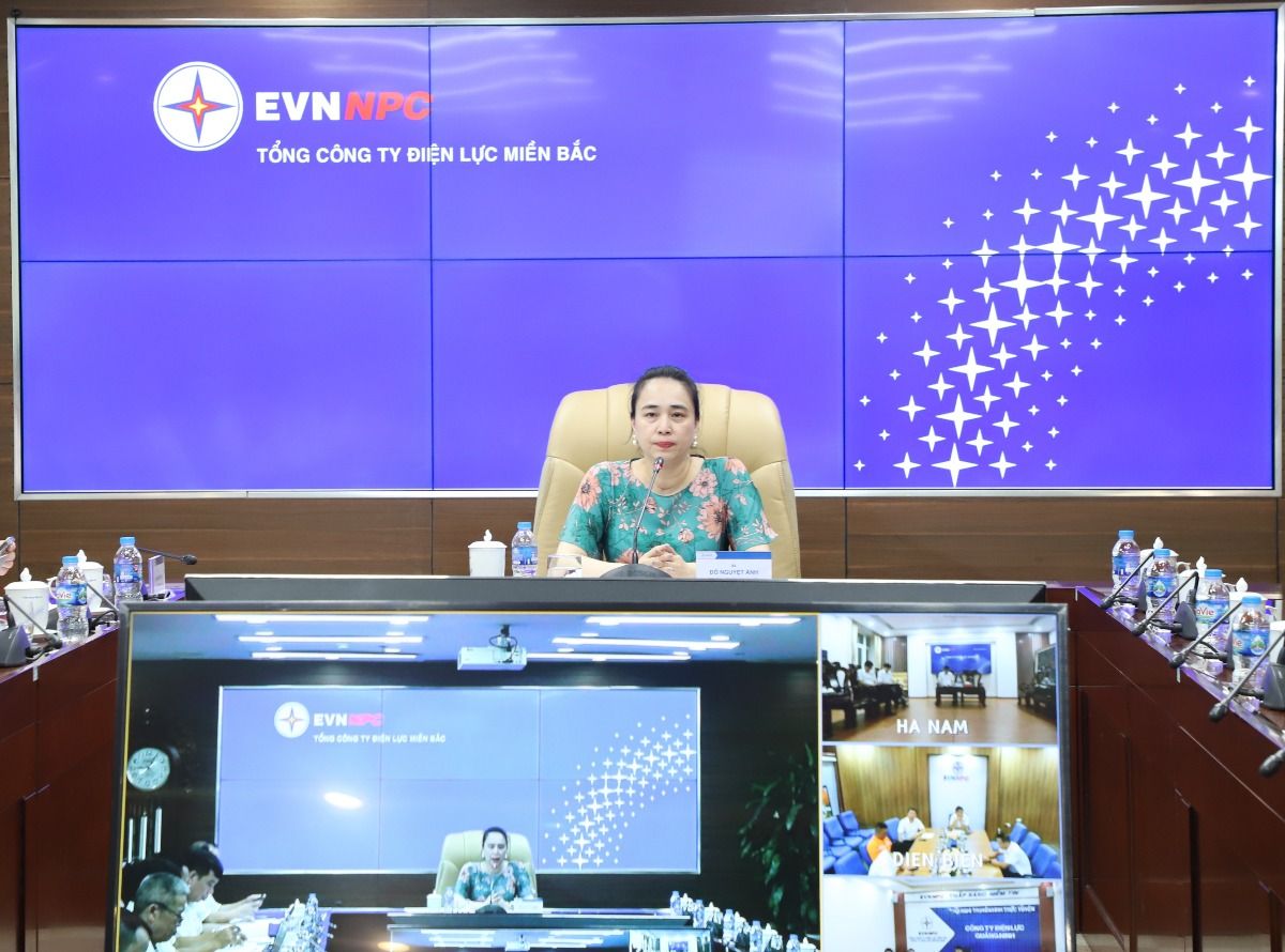 Bà Đỗ Nguyệt Ánh, Chủ tịch EVNNPC chủ trì họp triển khai ra quân hỗ trợ thi công Dự án đường dây 500kV mạch.jpg