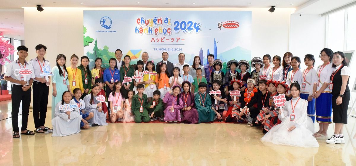 Các em đến tham quan công ty Acecook Việt Nam.jpg