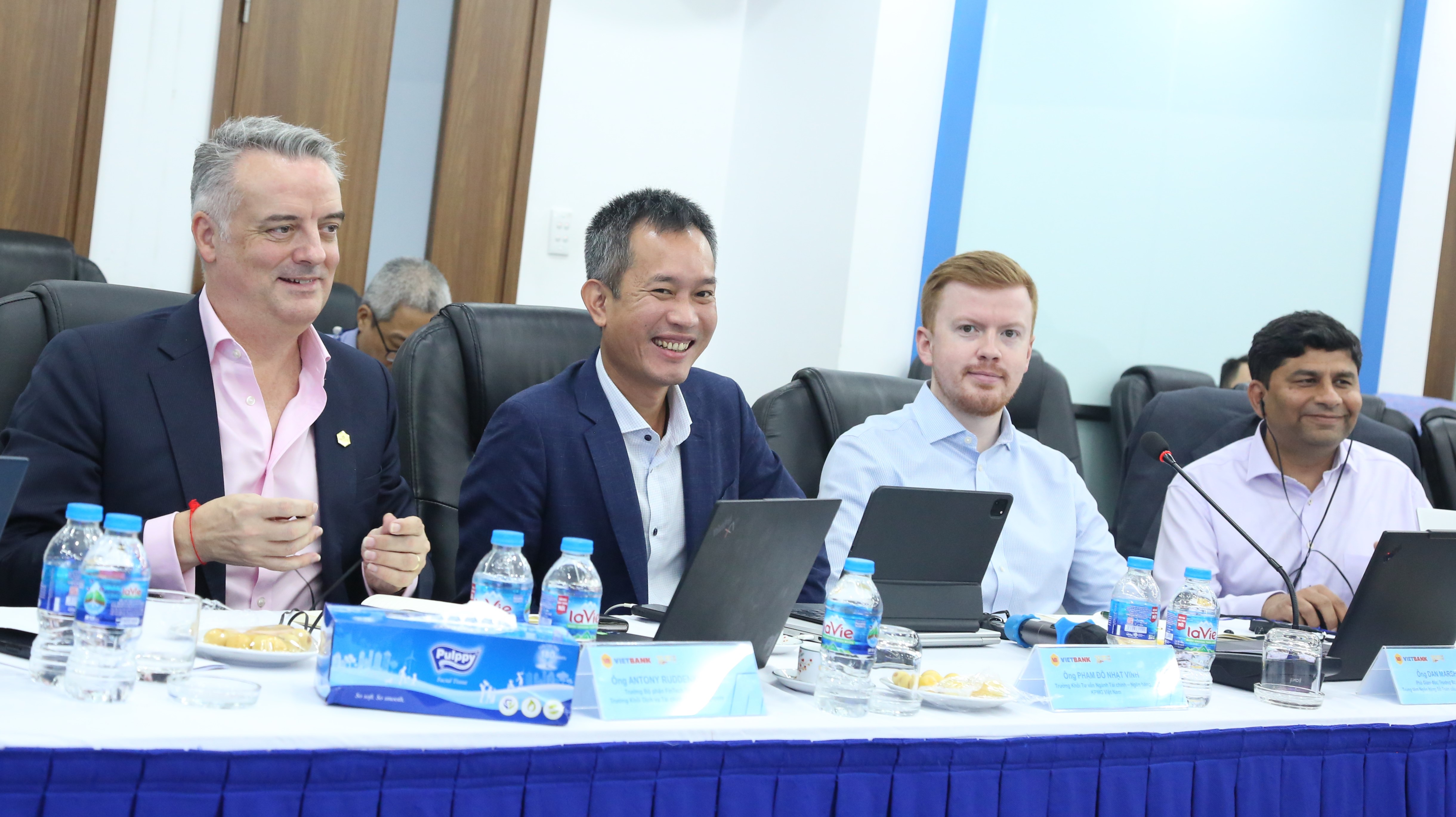 Vietbank tổ chức Hội thảo Chiến lược đầu tư vào AI và Core Banking.JPG
