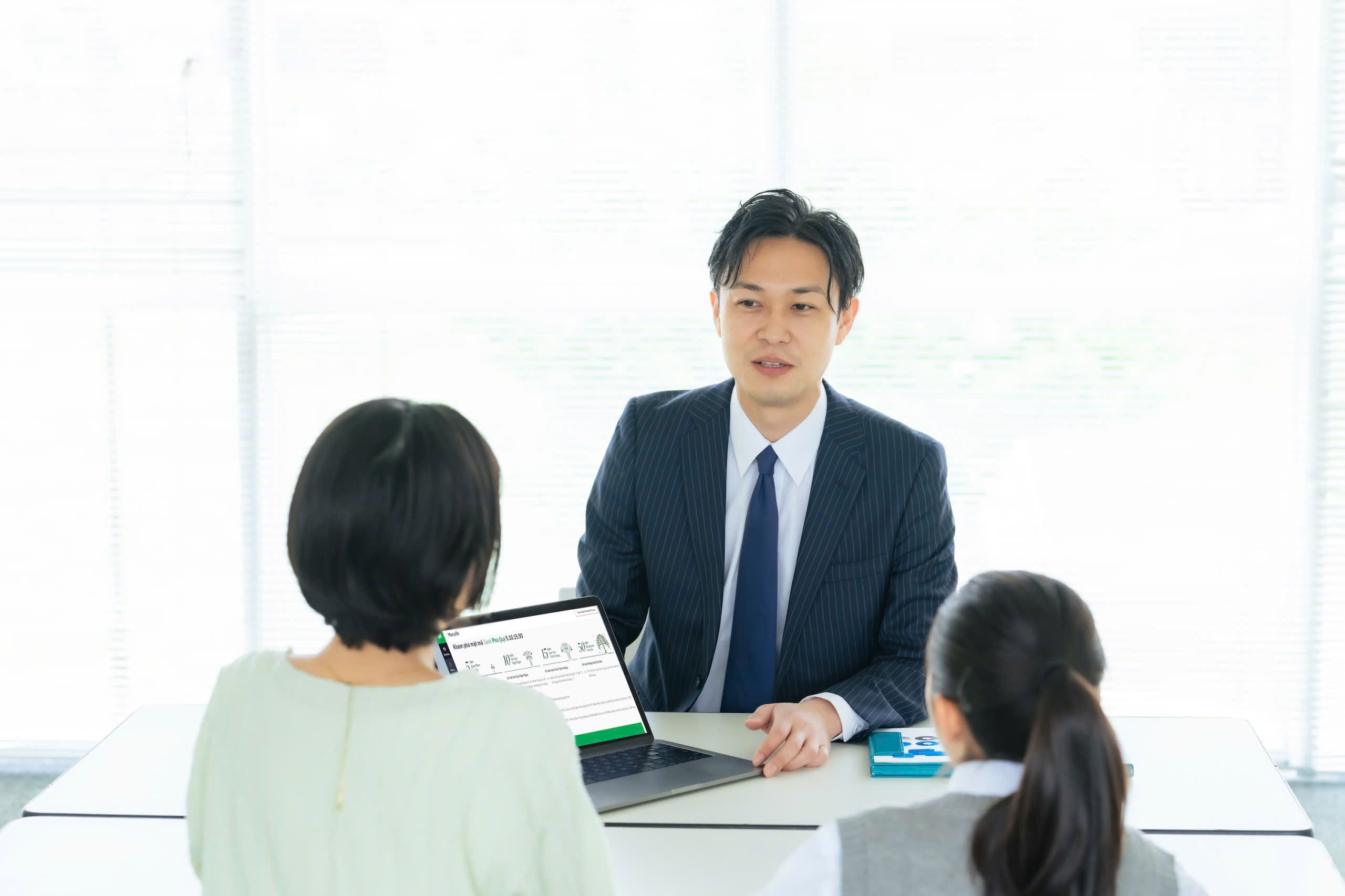 Vì sao nhân sự ngành bất động sản, ngân hàng chuyển sang tư vấn bảo hiểm?