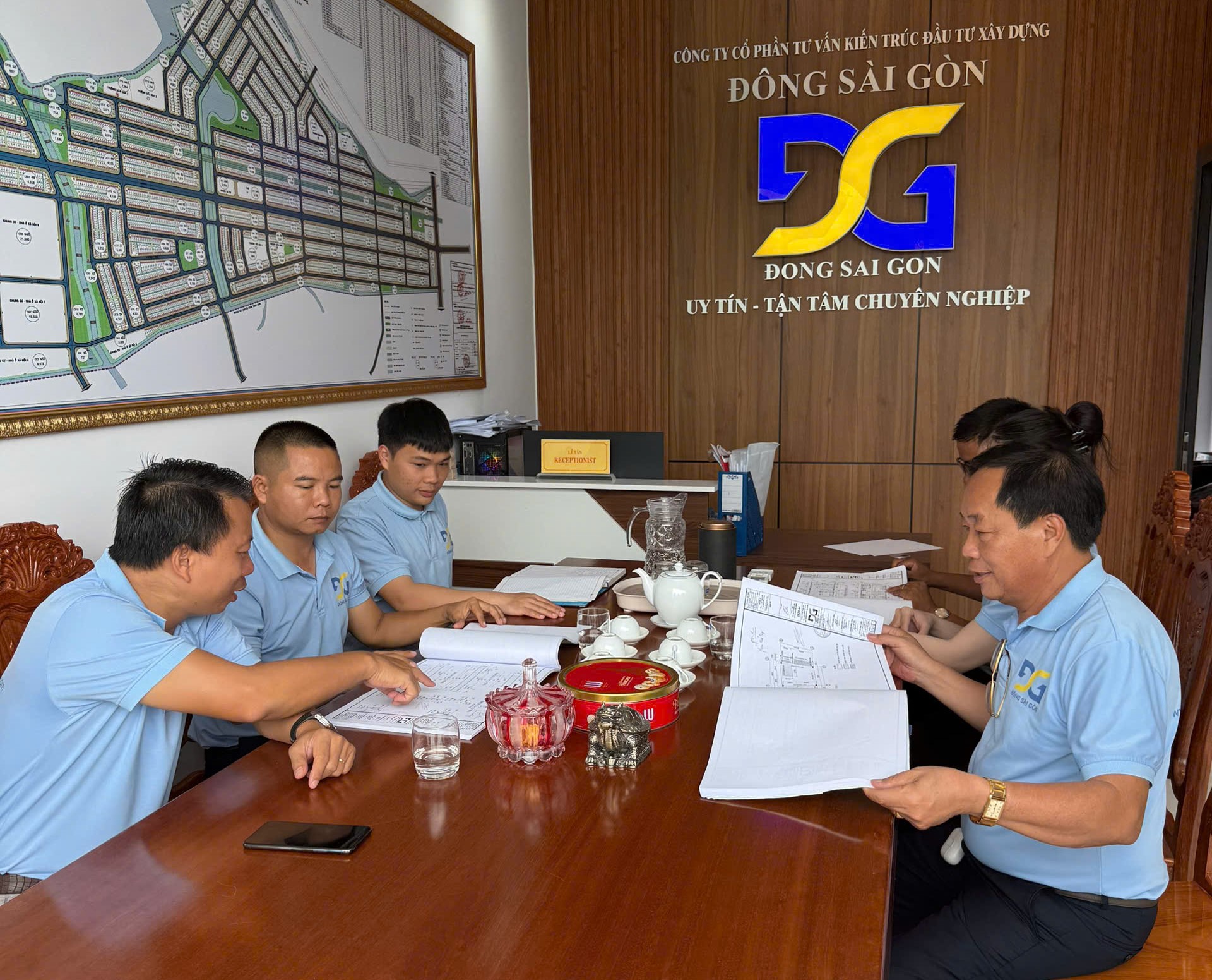 dong-sai-gon-tan-tam-chuyen-nghiep-bang-tien-do-cong-trinh.jpg