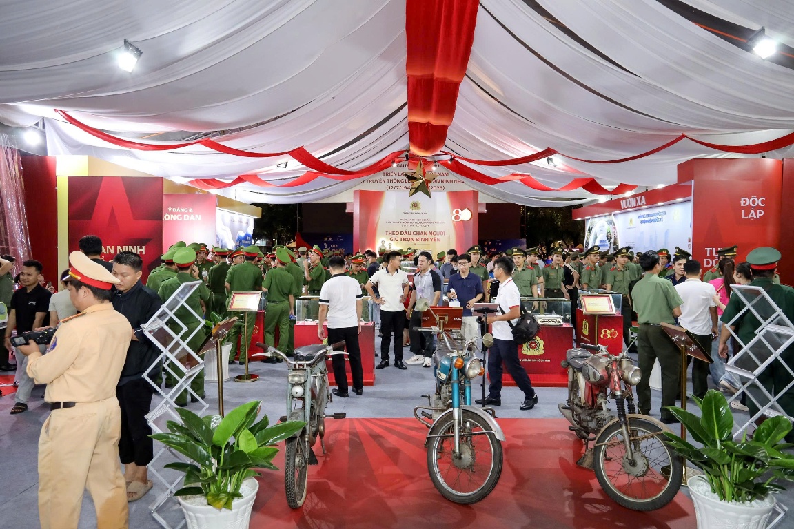 vinamilk-mang-den-tram-tiep-nang-luong-giua-gala-to-quoc-binh-yen-2.jpg