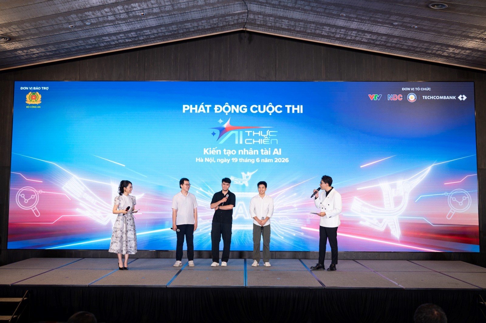 techcombank-dong-hanh-cung-ai-thuc-chien-mua-2-dan-loi-tri-tue-viet-vuon-tam-ky-nguyen-ai-2.jpg