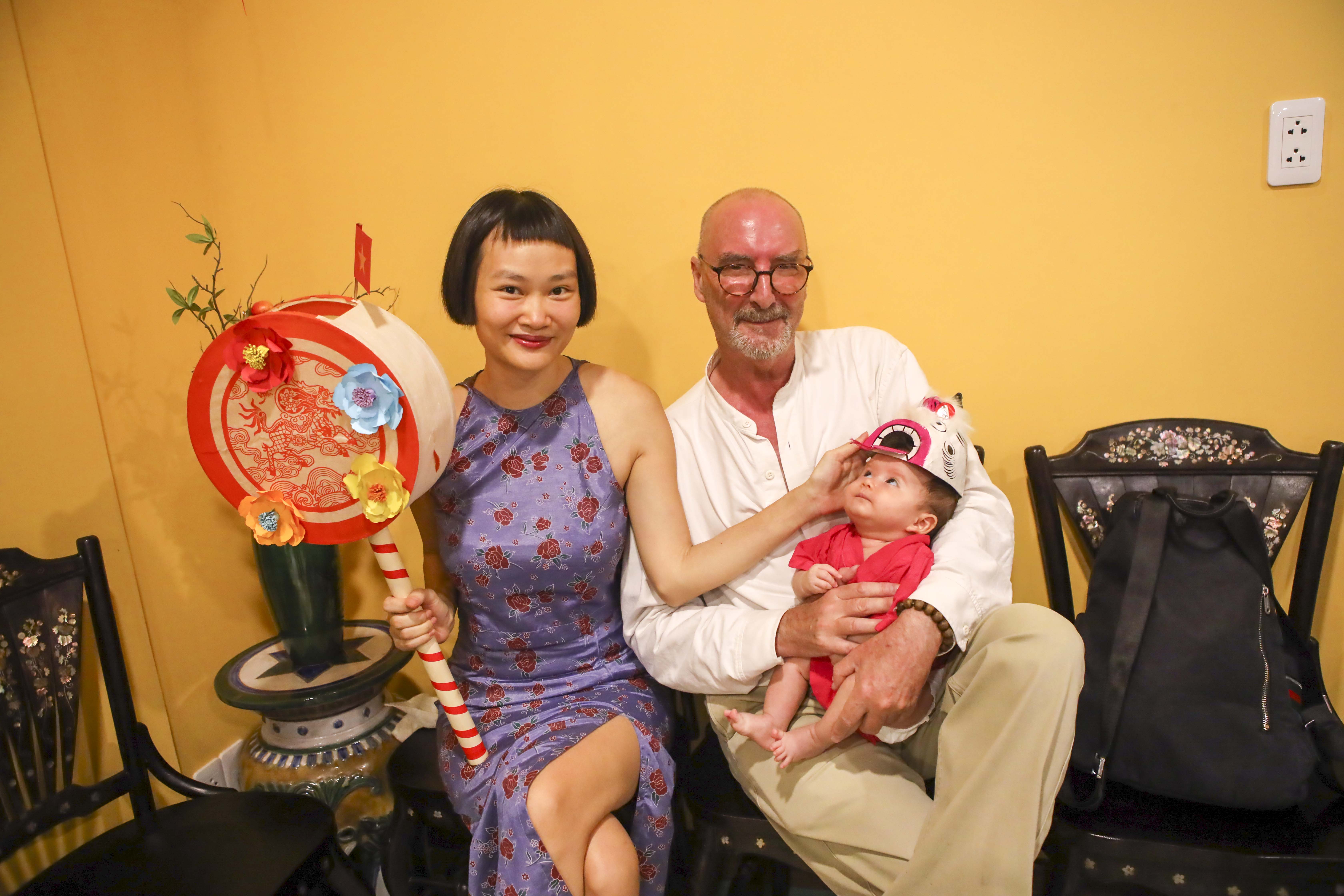 Người dân TP.HCM chiêm ngưỡng lồng đèn trung thu xưa