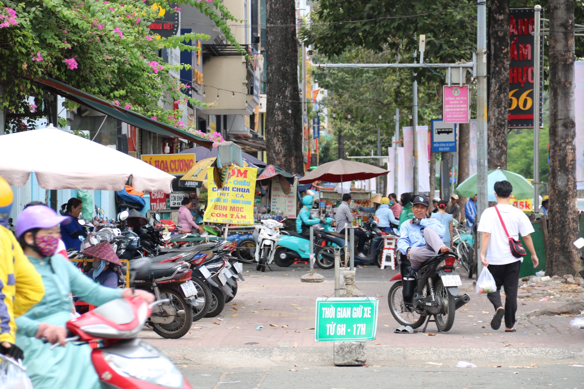 thu phí vỉa hè