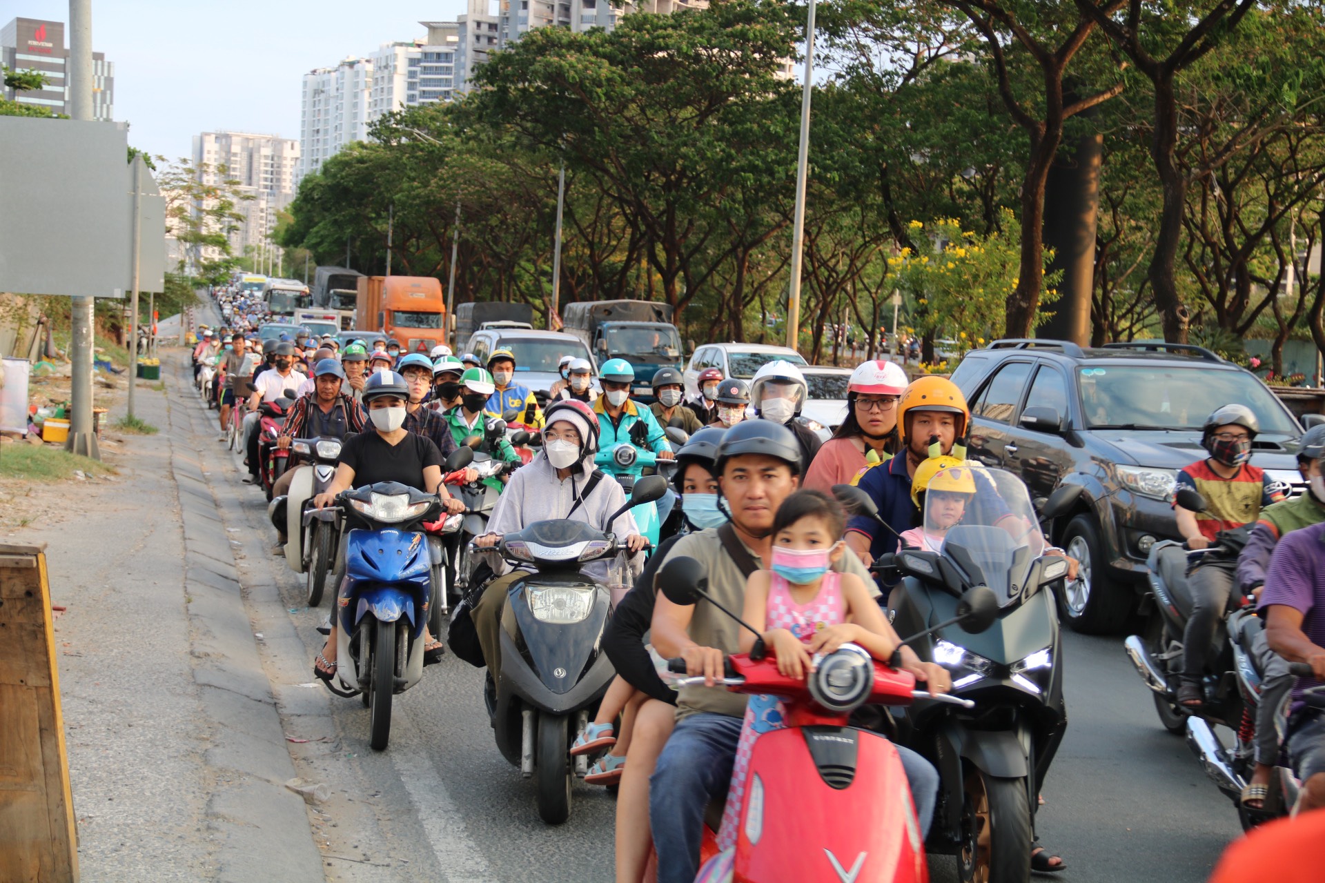 ham-chui-nguyen-van-linh-nguyen-huu-tho-14.jpg