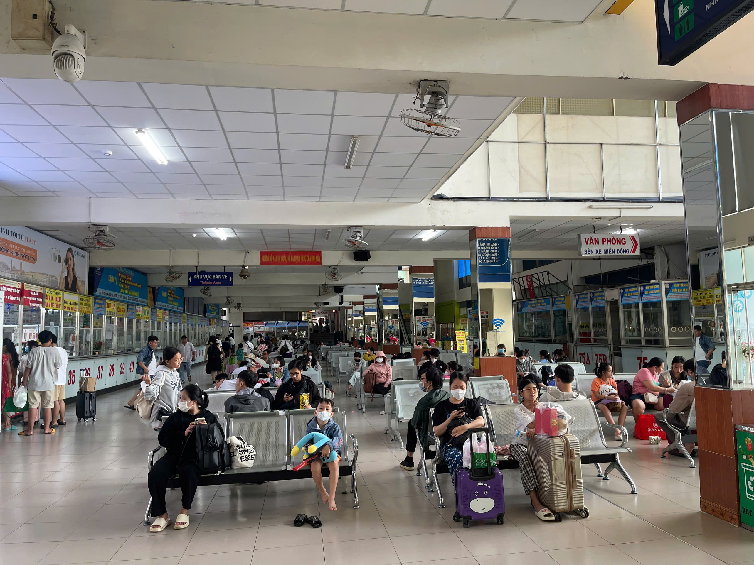 cua-ngo-phia-dong-34.jpg