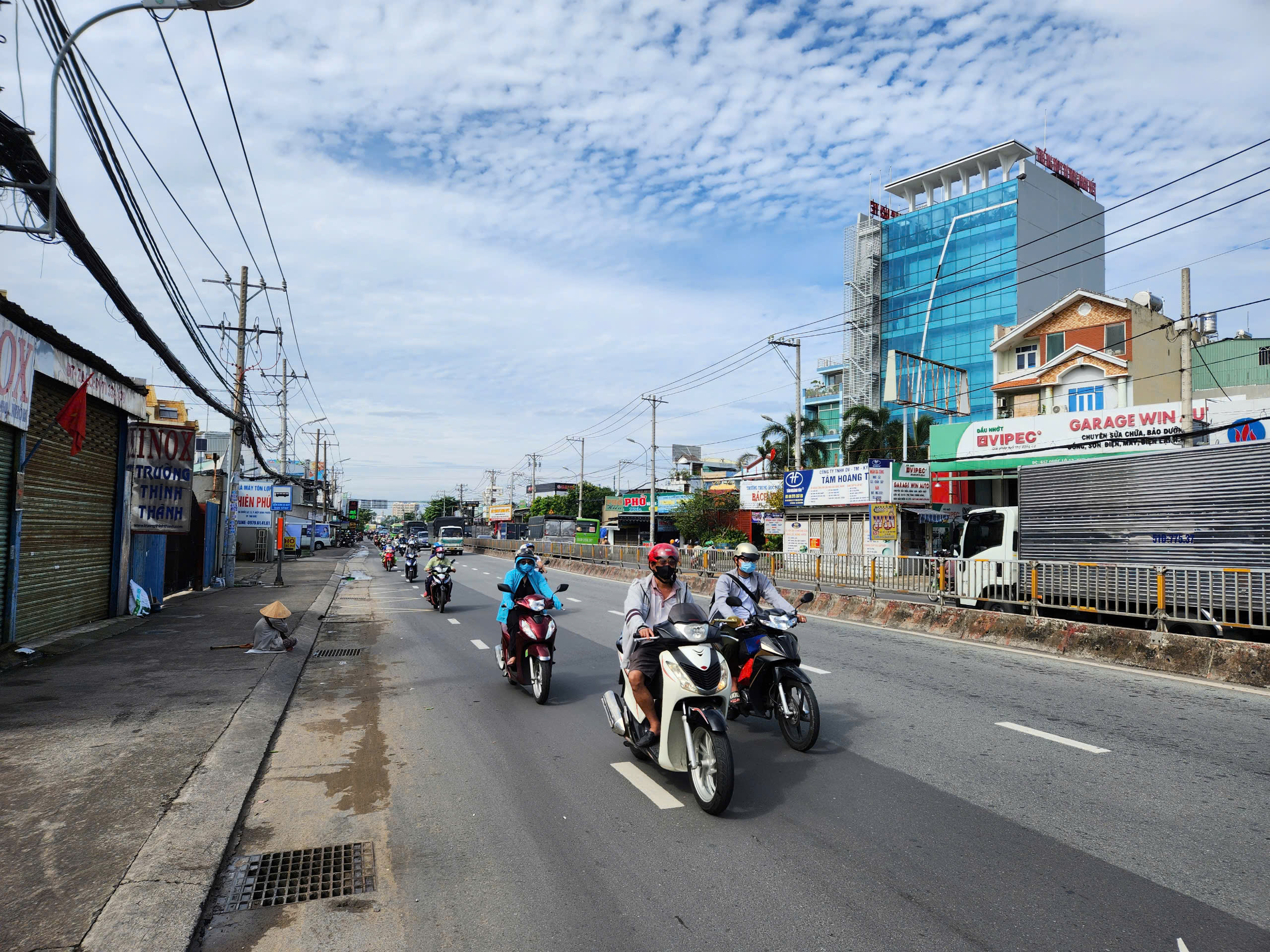 cua-ngo-phia-dong-43.jpg
