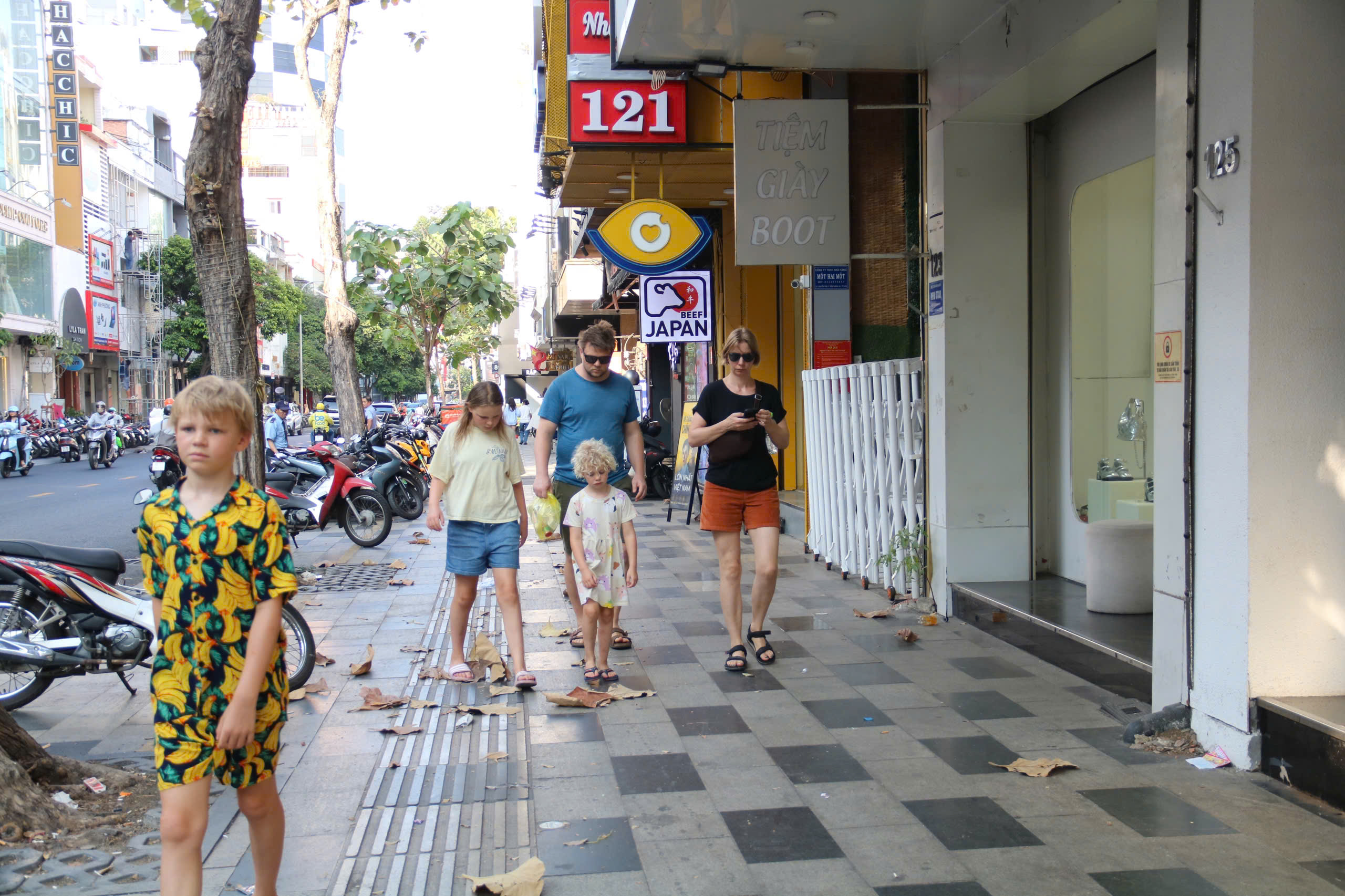 thu phí vỉa hè
