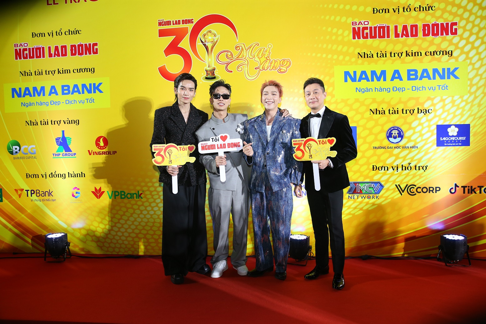 buc-tranh-nghe-thuat-an-tuong-va-da-sac-duoc-ve-tai-giai-mai-vang-lan-thu-30-202 (2).jpg