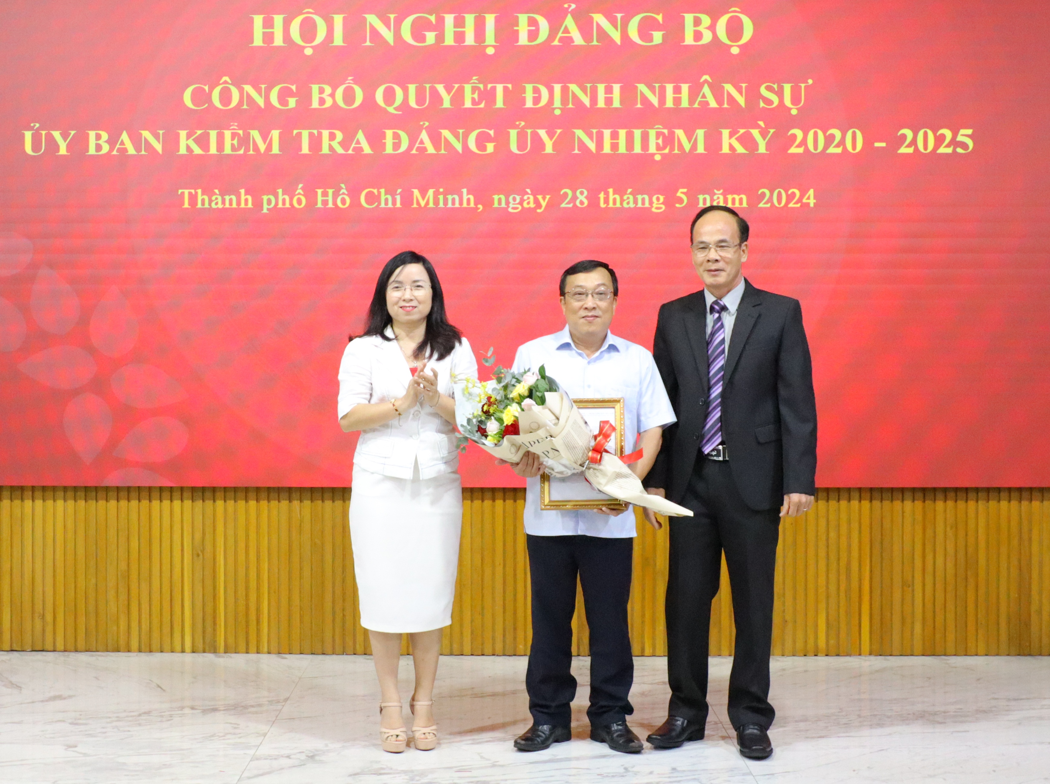 truong-dh-luat-tphcm-so-ket (2).jpg