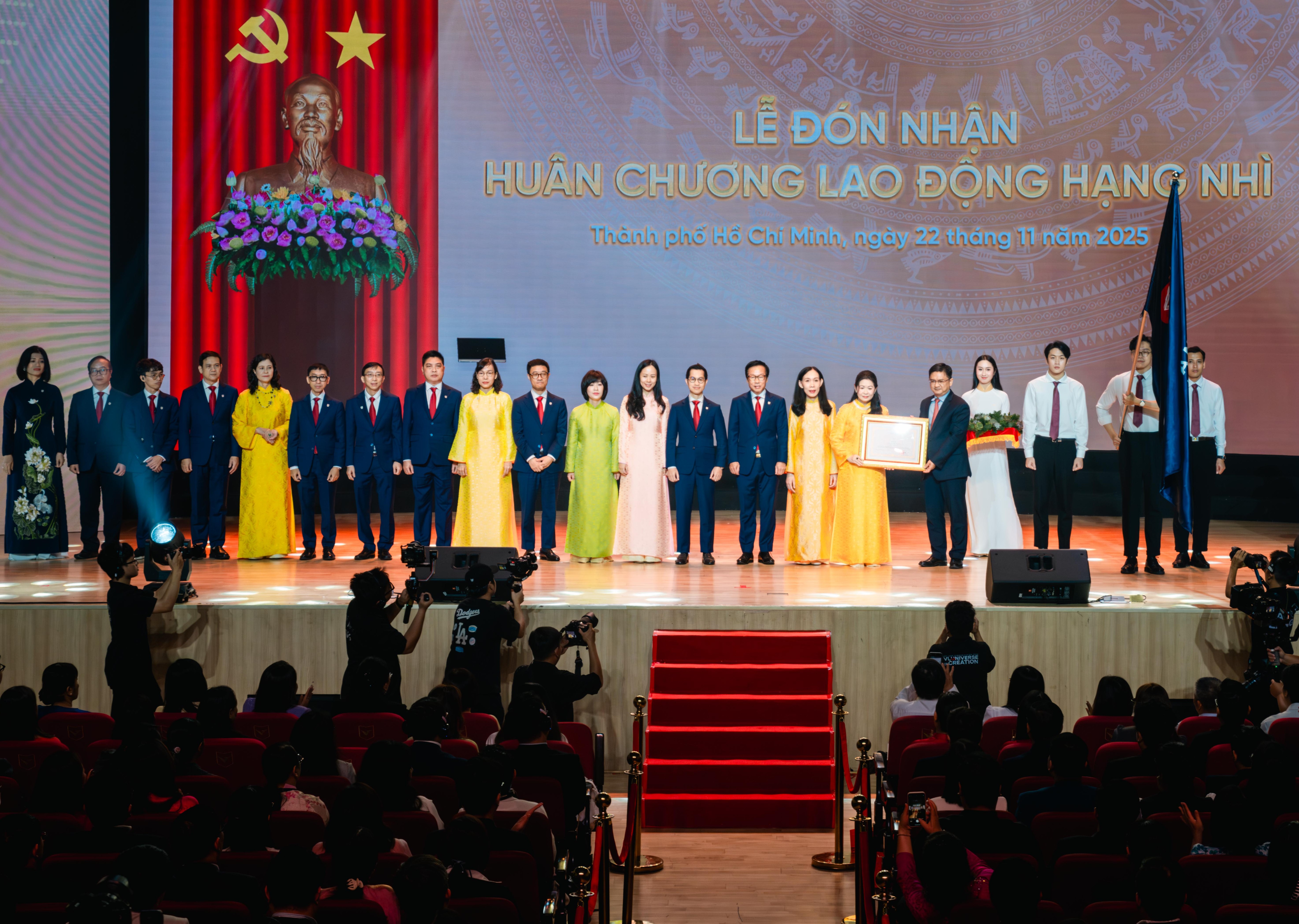 truong-dh-van-lang-30-nam (3).jpg