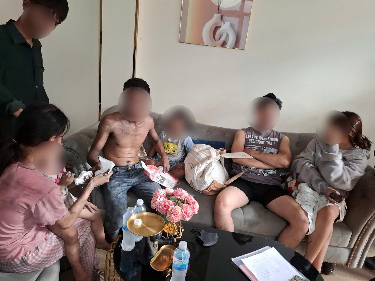 Cảnh sát cứu 6 người thoát khỏi đám cháy khách sạn ở Thủ Đức