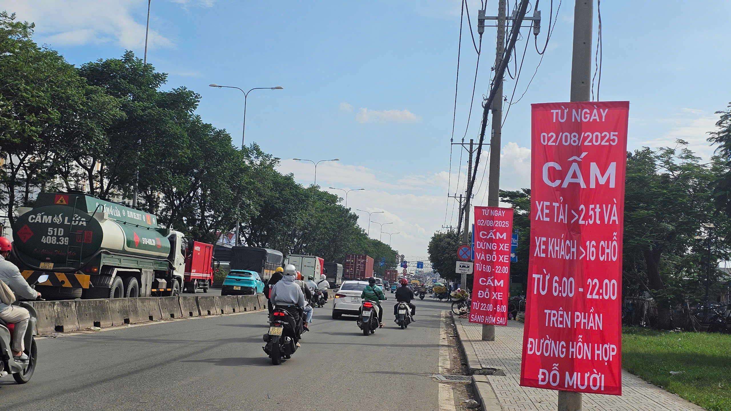 tp-hcm-don-tra-khach-sai-quy-dinh-hang-loat-xe-khach-bi-phat-tren-duong-do-muoi (1).jpg
