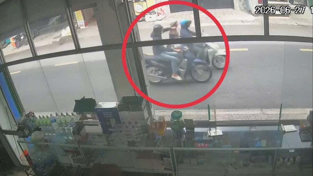Bắt giữ thanh niên giật dây chuyền vàng trên phố