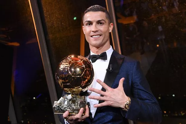 qua-bong-vang-ronaldo.jpg