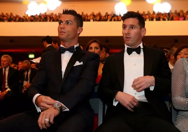 messi-ronaldo-qua-bong-vang.jpg