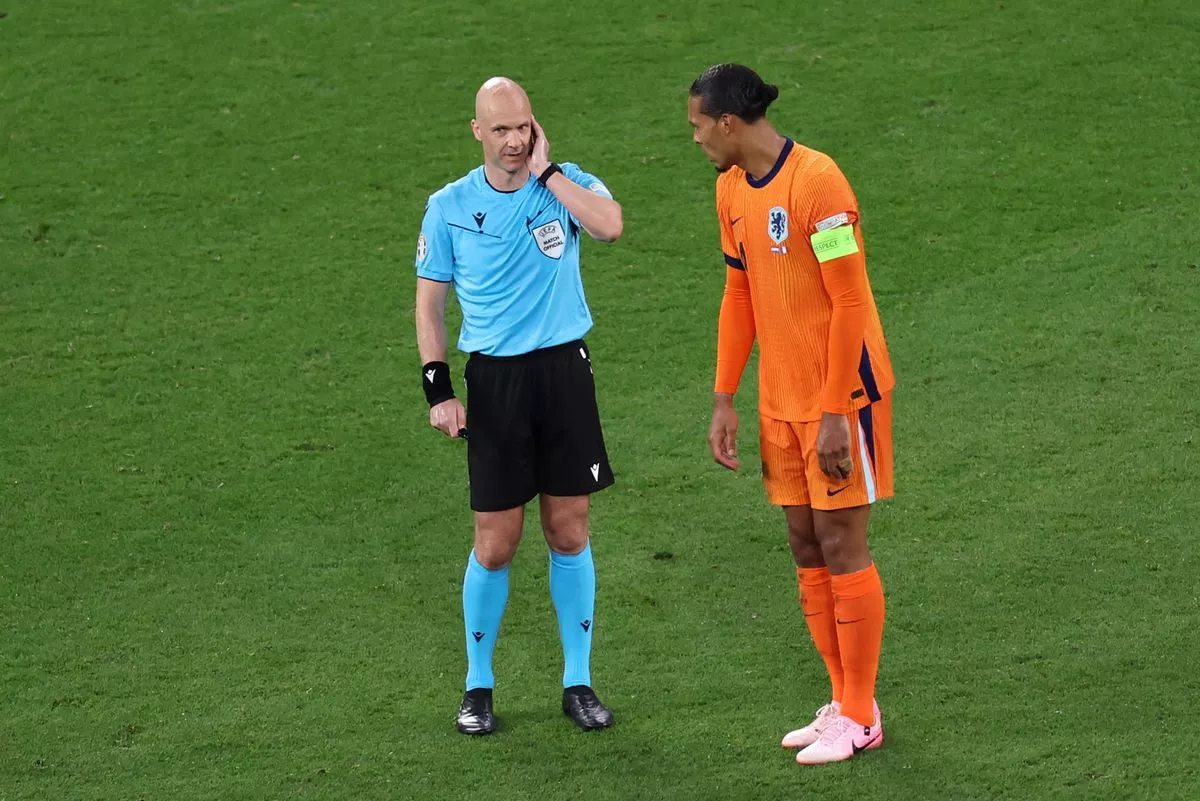 van-dijk-tuyen-ha-lan.jpg