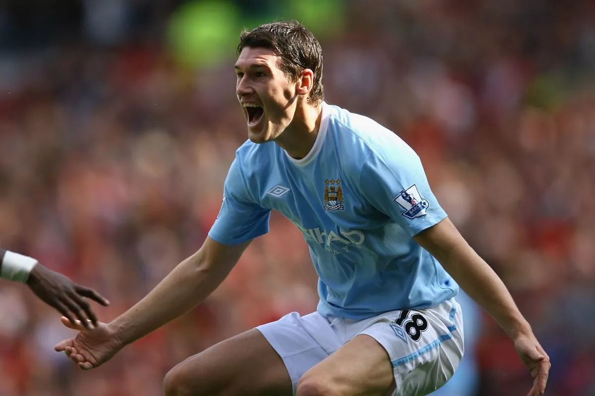 barry,phá kỷ lục lịch sử Premier League