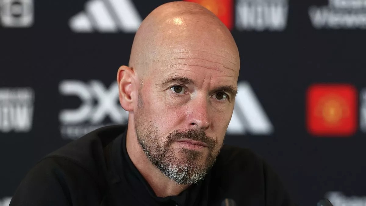 Ten Hag chỉ trích huyền thoại bóng đá Anh,MU