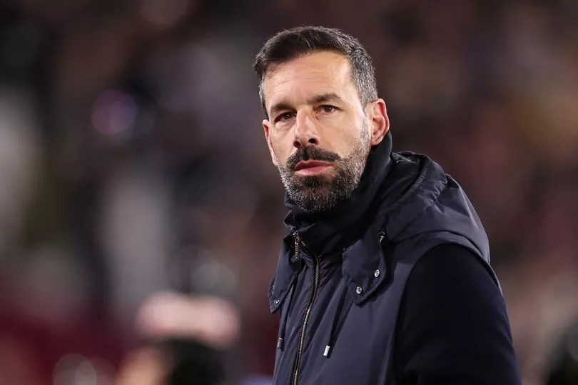 Van Nistelrooy lập kỷ lục đáng xấu hổ ở Premier League,Premier League,Van Nistelrooy