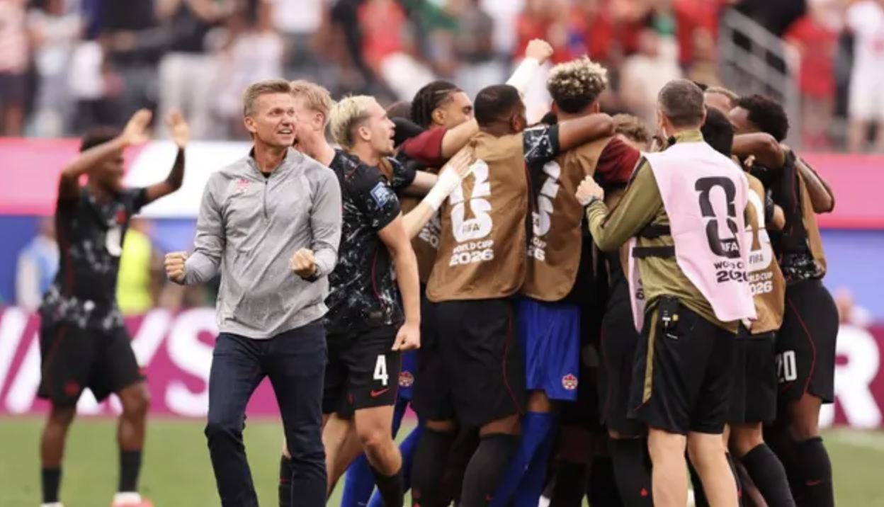 Tuyển Canada lập hat-trick đầu tiên, vượt qua quyết định kỳ lạ tại World Cup