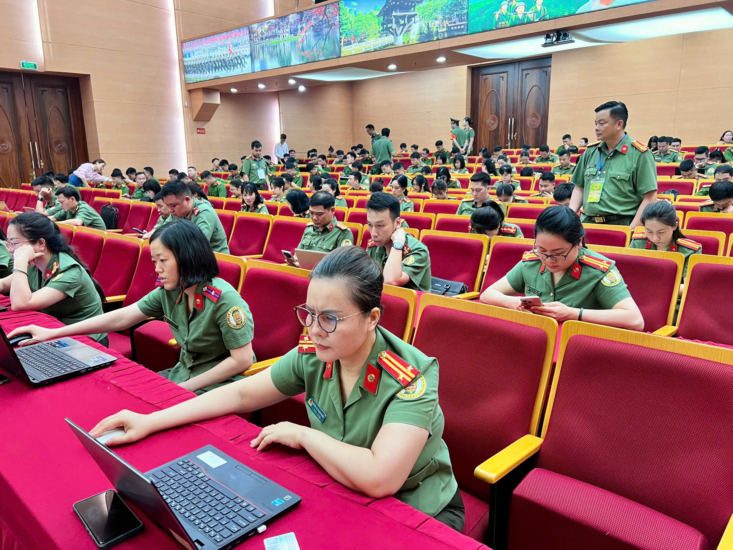 cong-an-ha-noi.jpg
