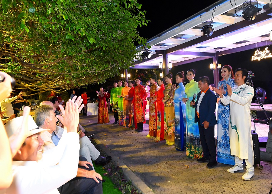 dau-an-rong-xanh-ben-song-saigon.jpg
