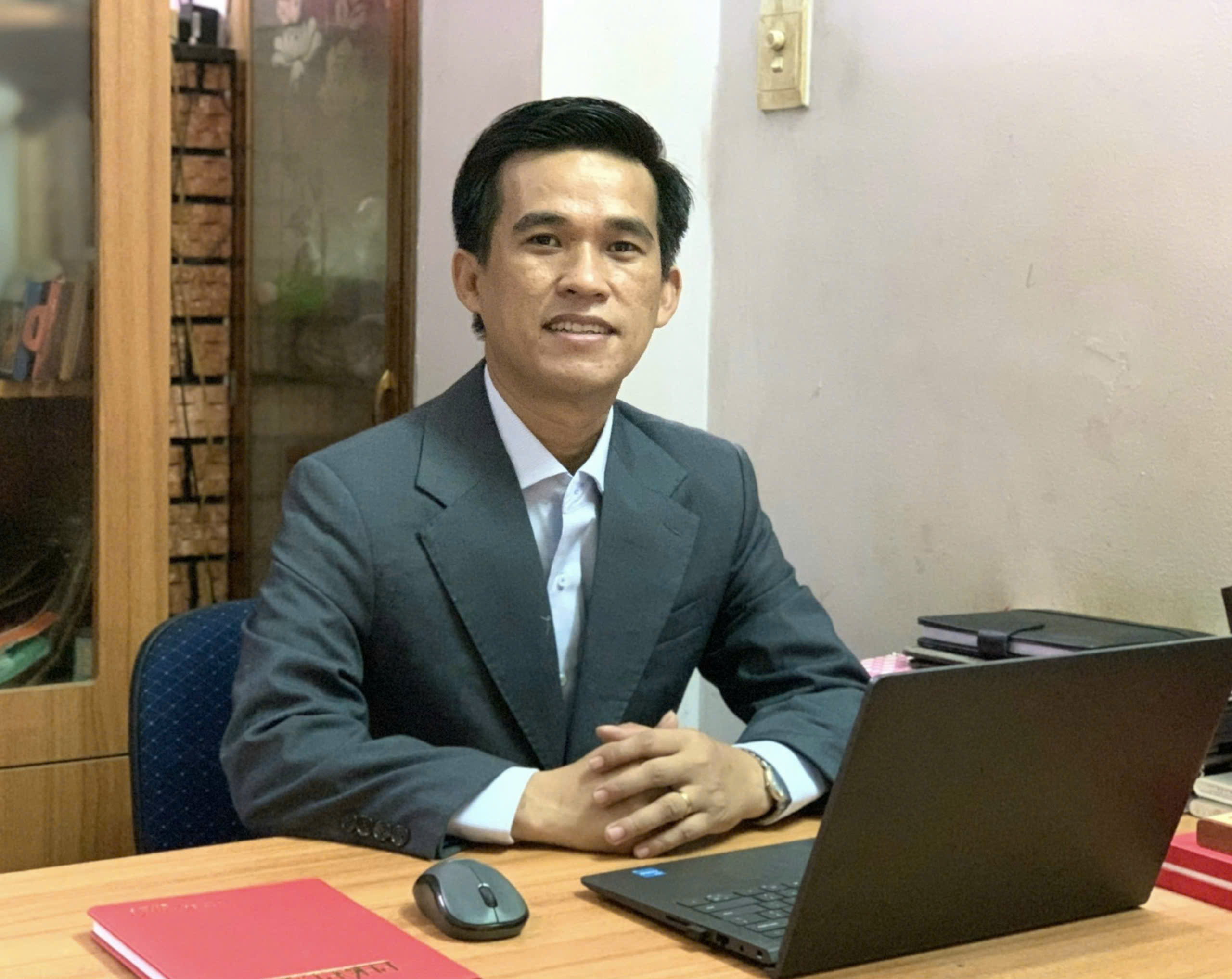 luat-su-le-ngo-trung.jpg