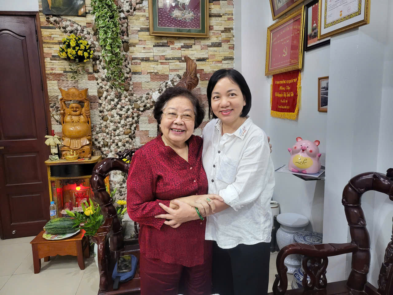 hoai thu_phuongloan.jpg
