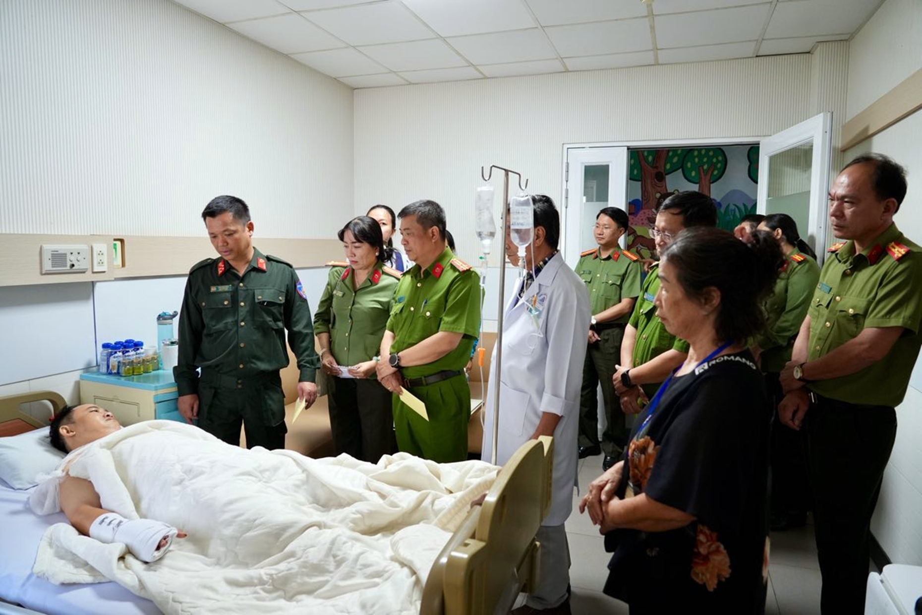 Du khách Anh tấn công Thiếu tá công an bị thương từng điều trị tâm thần?